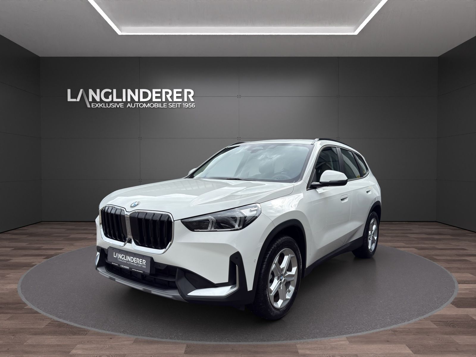 BMW X1 xDrive23i - Samsaru's Car Outlet