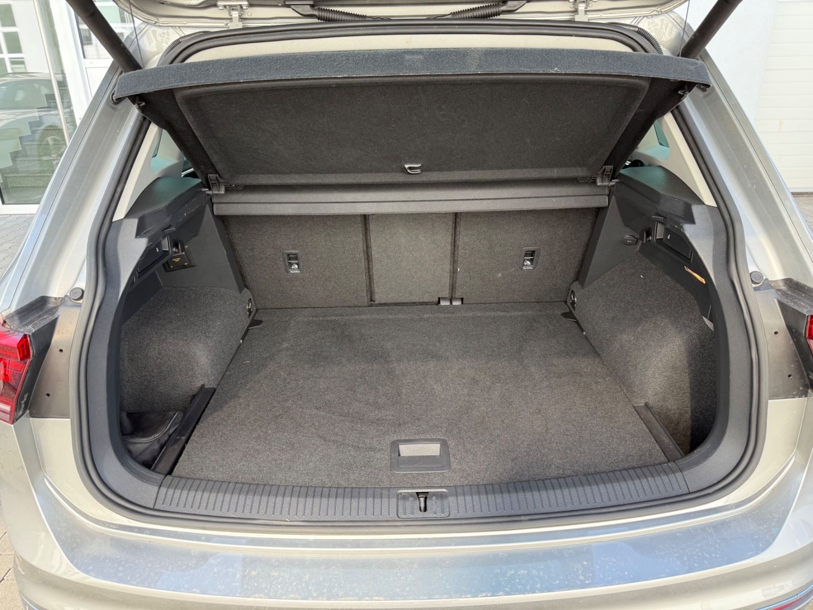 Volkswagen Tiguan Highline 4Motion - Samsaru's Car Outlet