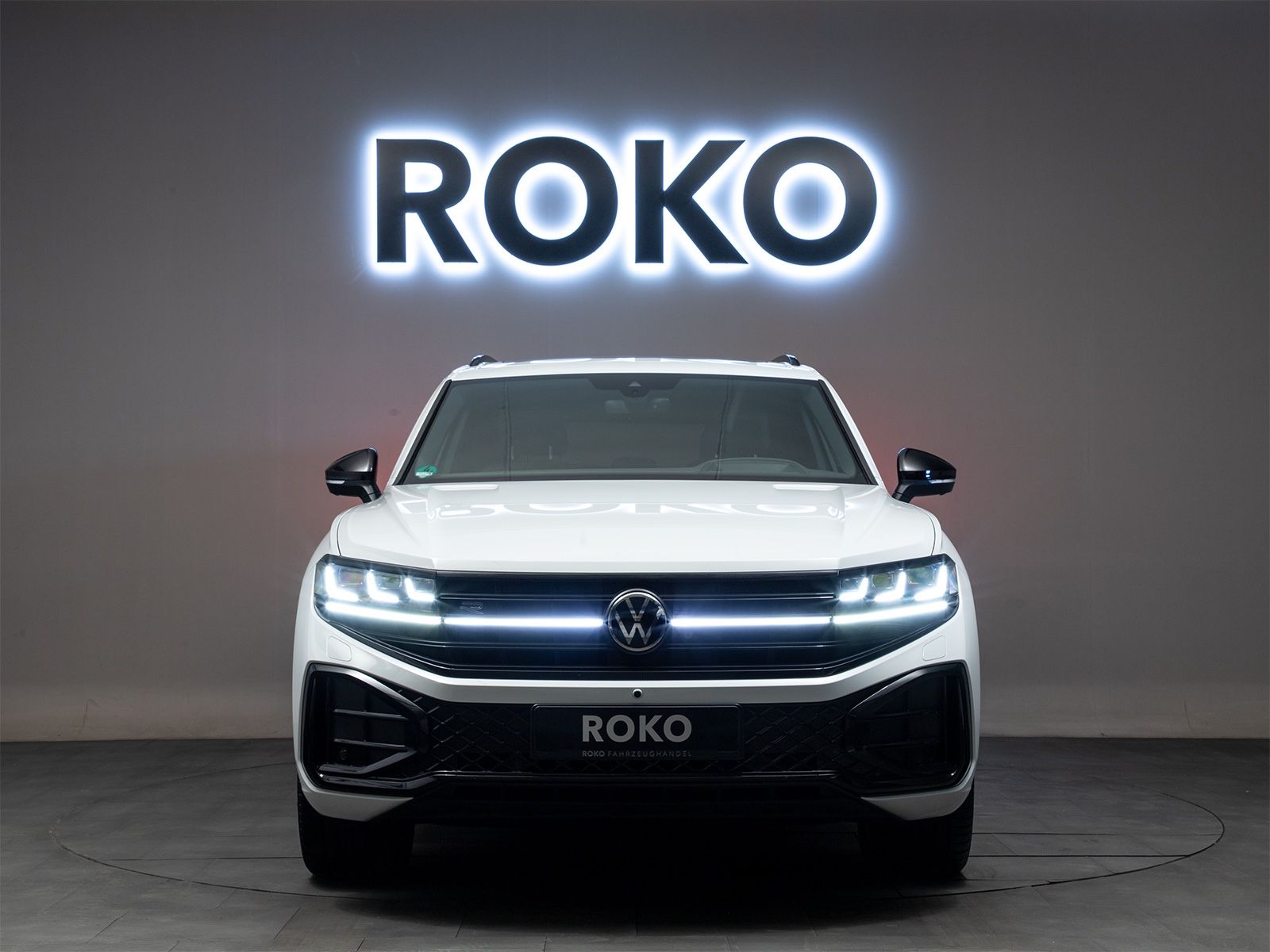 Volkswagen Touareg R-Line - Samsaru's Car Outlet