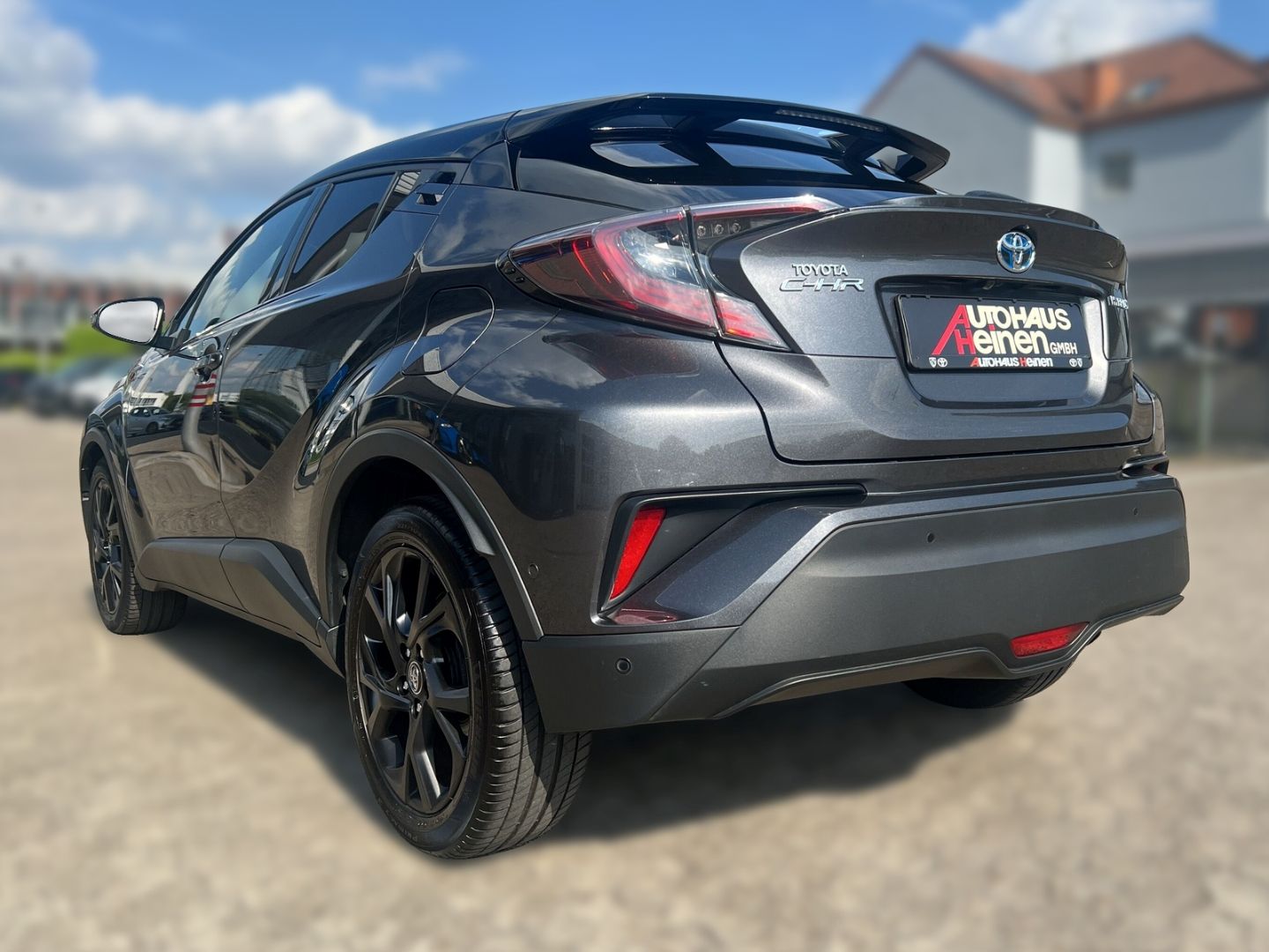Toyota C-HR Hybrid Style Selection - Samsaru's Car Outlet