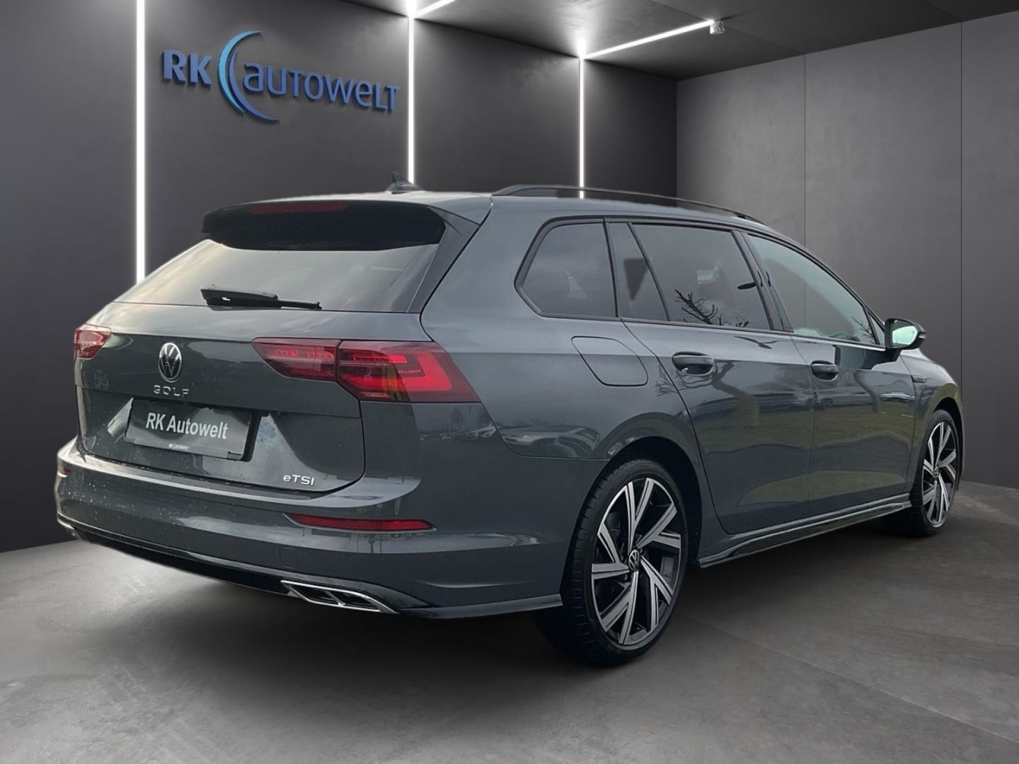 Volkswagen Golf Variant 8 VIII R-Line 1.5 eTSI - Samsaru's Car Outlet
