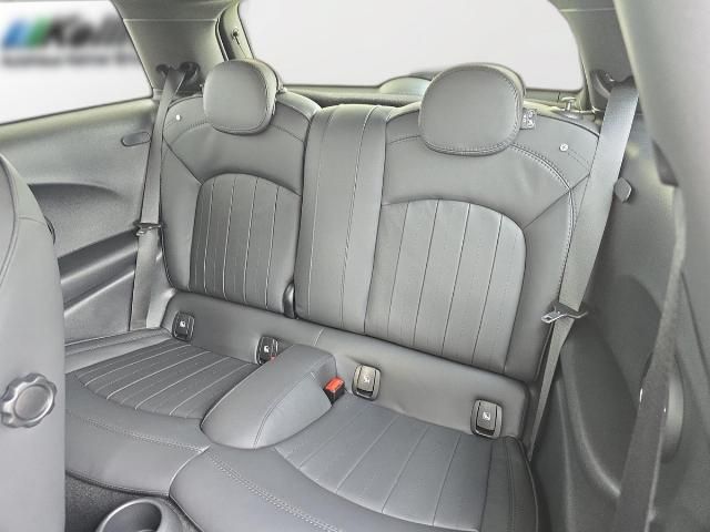 MINI Cooper 1.5 Aut.Yours - Samsaru's Car Outlet