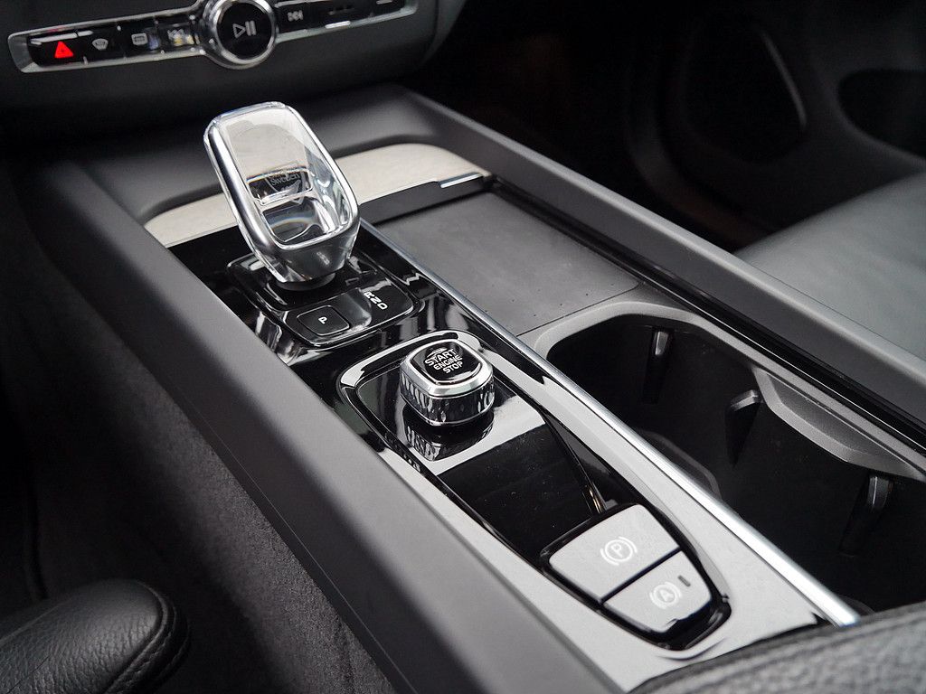 Volvo XC60 T8 Recharge Inscription FACEL. STANDHZ LED