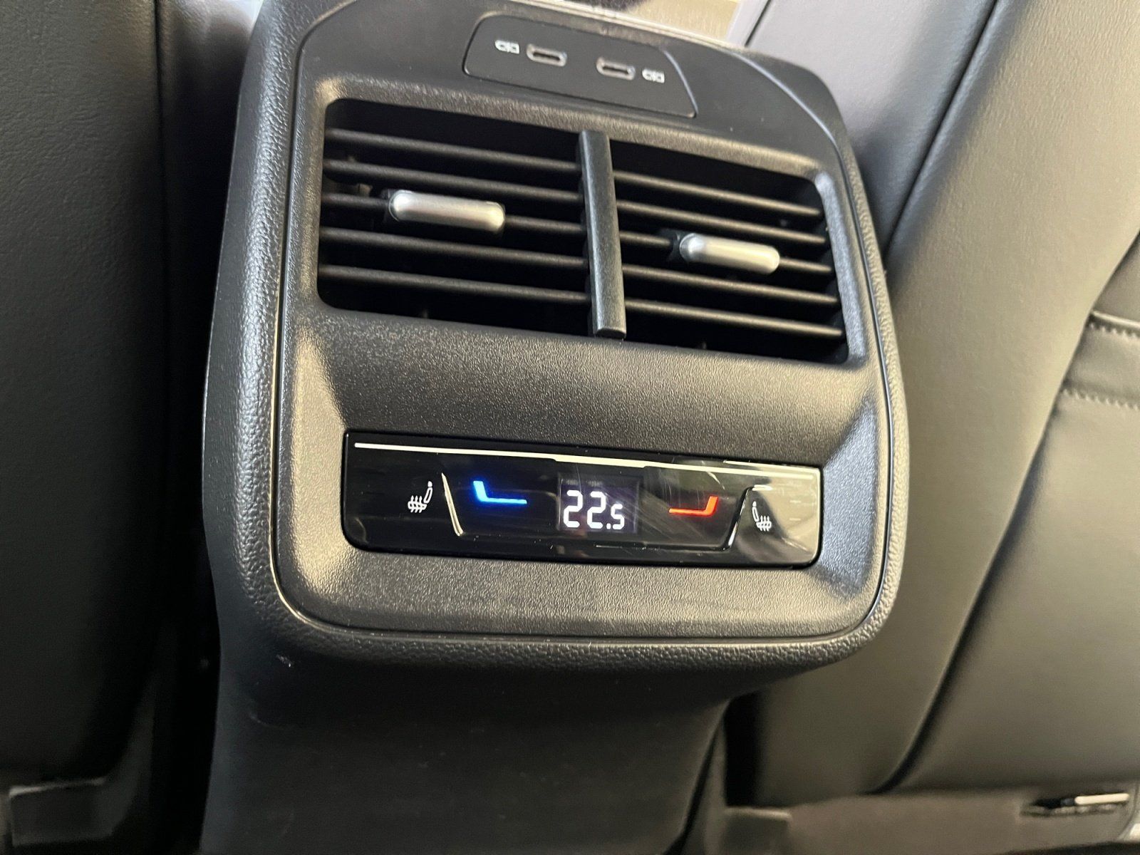 Volkswagen Passat Variant R-Line 2.0 TDI DSG 4Motion AHK DC