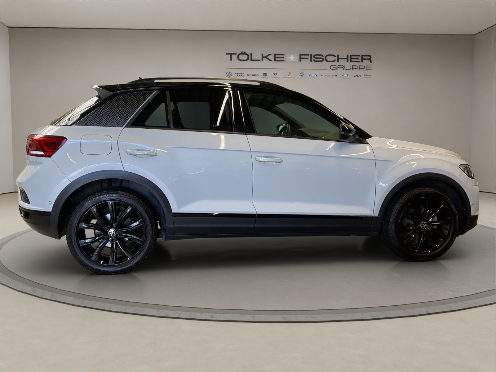 Volkswagen T-Roc 1.5 TSI Sport - Samsaru's Car Outlet