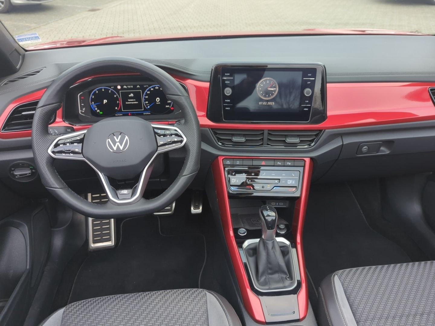 Volkswagen T-Roc R-Line 1.5 TSI DSG - Samsaru's Car Outlet