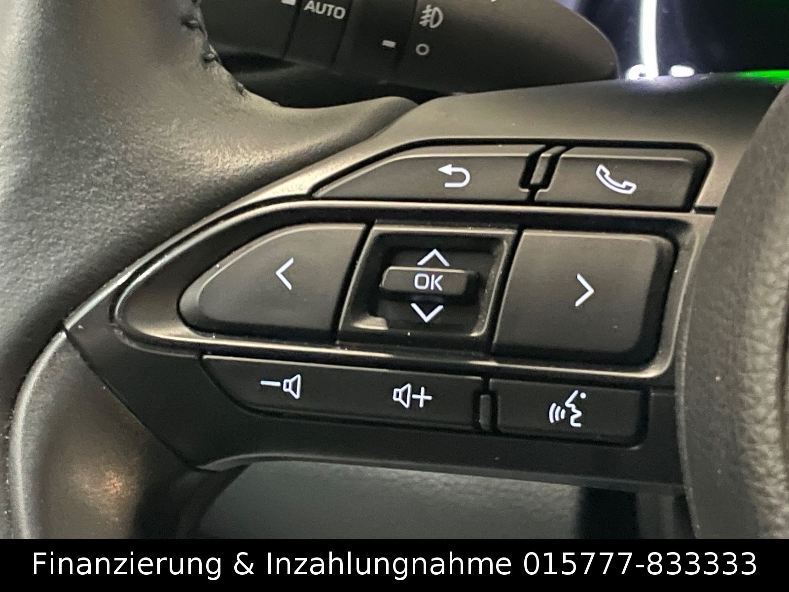 Toyota Yaris Hybrid Style LED Navi Apple ACC Kamera