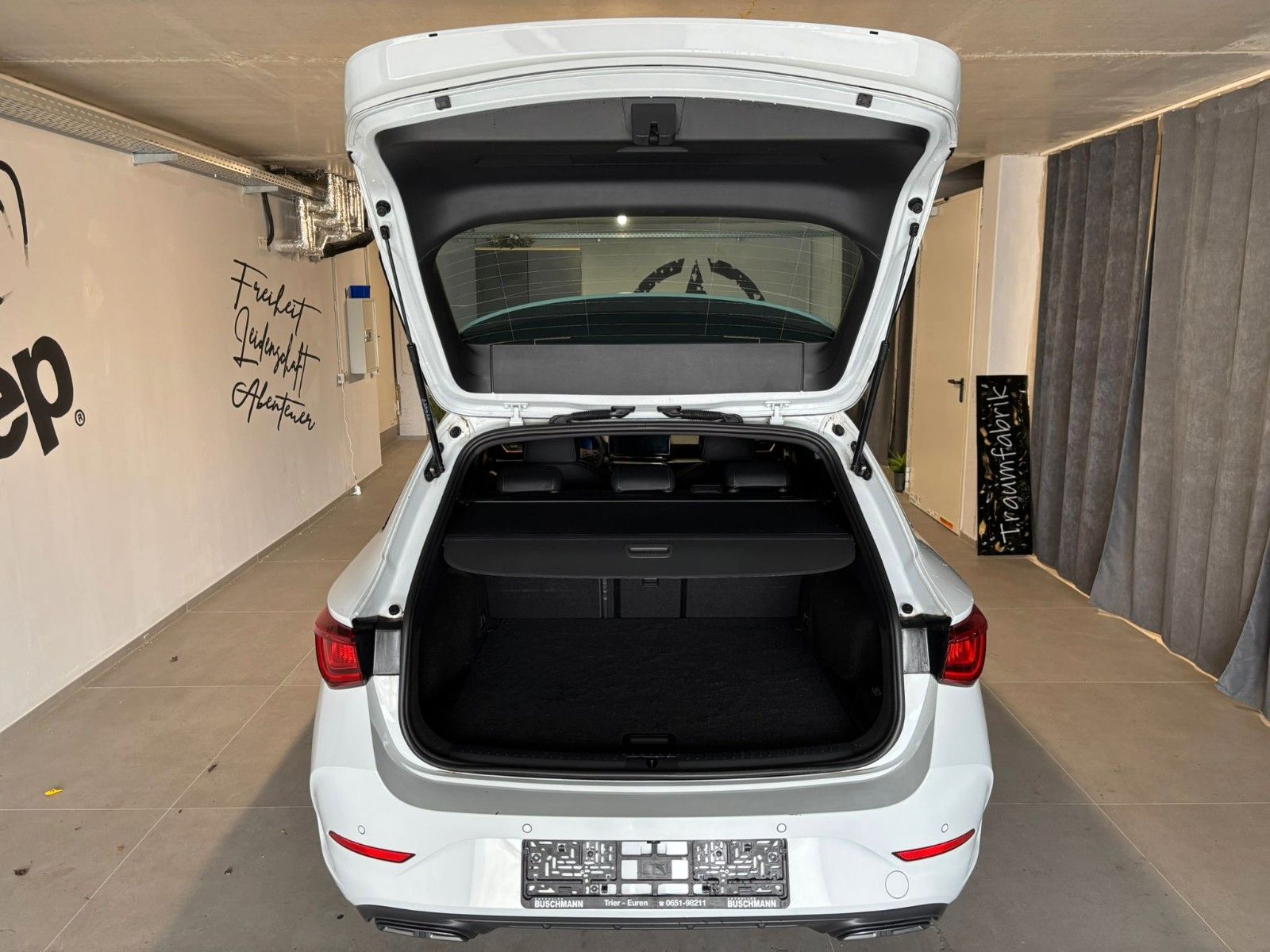 Cupra Leon Sportstourer Basis - Samsaru's Car Outlet