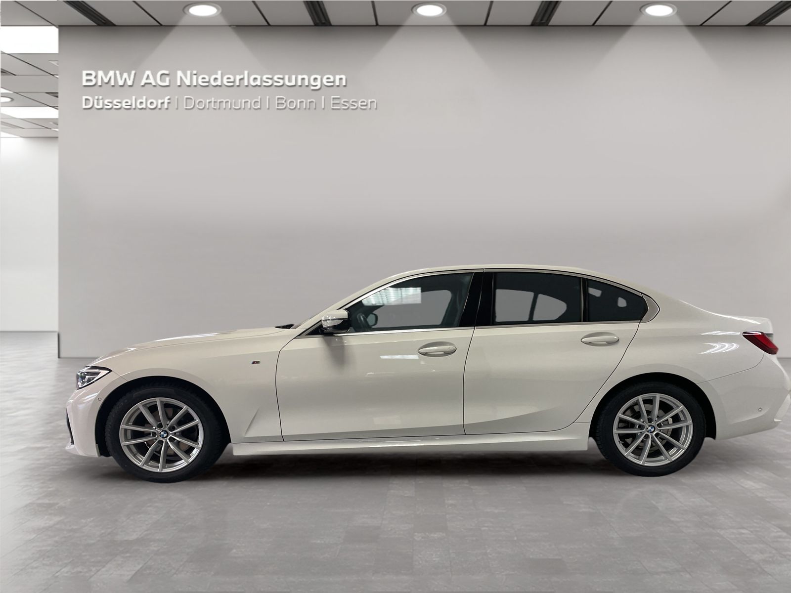 BMW 320i xDrive M Sport - Samsaru's Car Outlet
