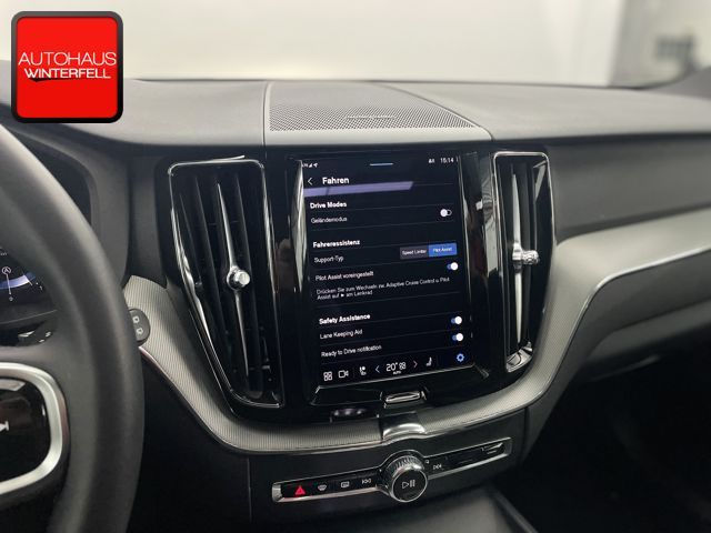 Volvo XC60 B4 AWD PLUS DARK - Samsaru's Car Outlet