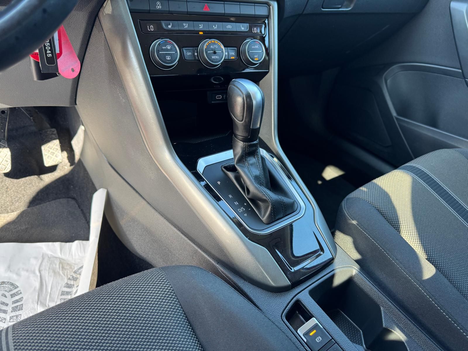 Volkswagen T-Roc 2.0 TDI Style - Samsaru's Car Outlet