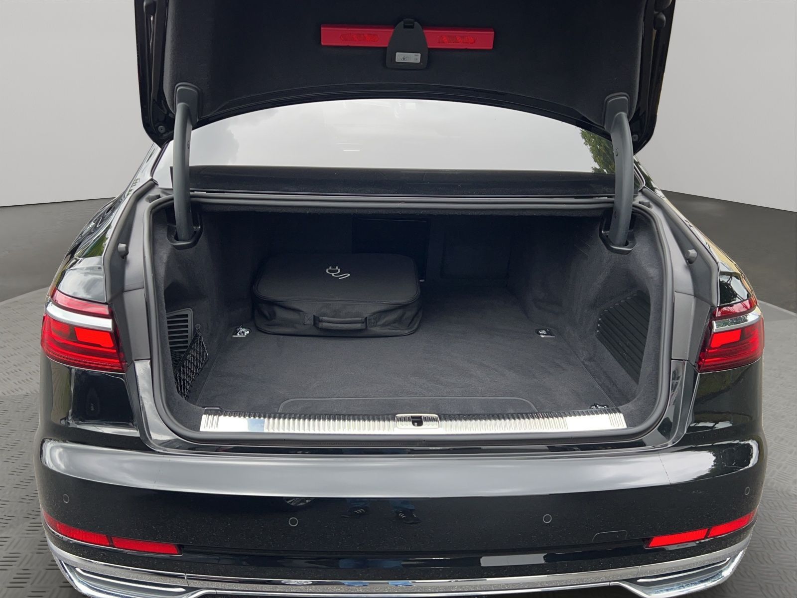 Audi A8 60 TFSI e qu. tiptronic - Samsaru's Car Outlet