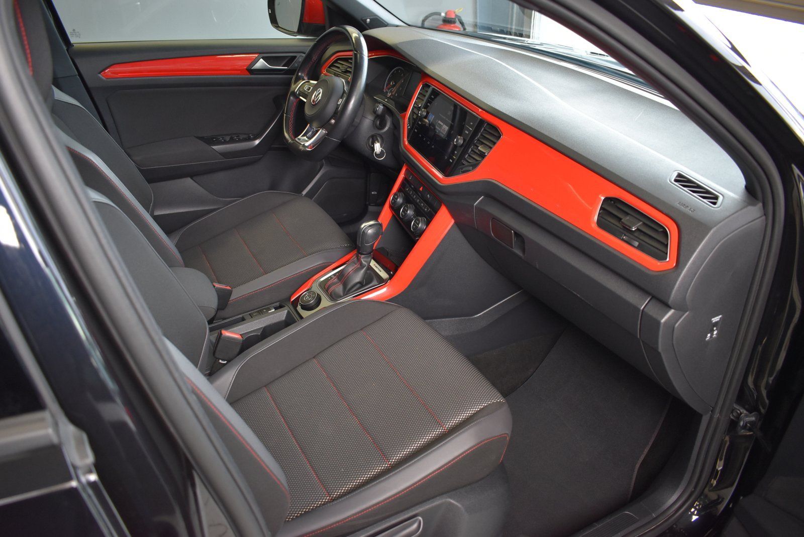 Volkswagen T-Roc 2.0 TSI Sport 4Motion - Samsaru's Car Outlet