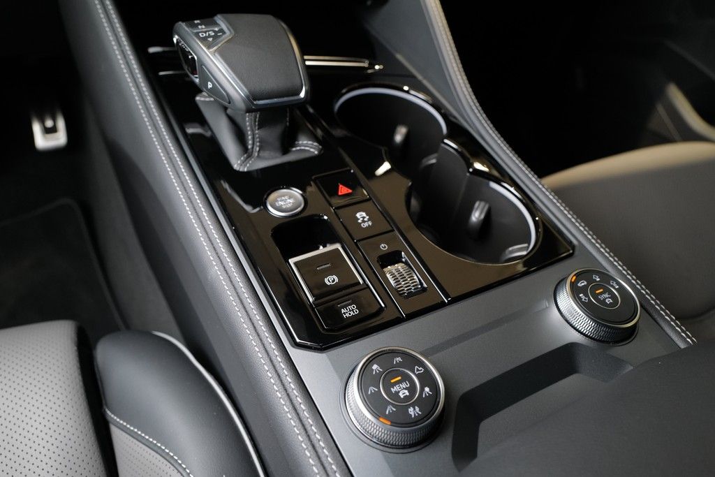 Volkswagen Touareg 3.0TDI R-Line - Samsaru's Car Outlet