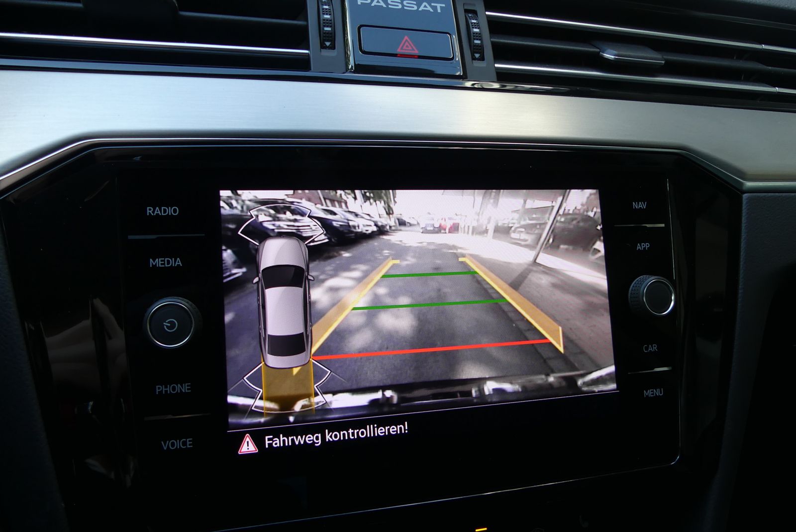 Volkswagen Passat Lim. Elegance - Samsaru's Car Outlet