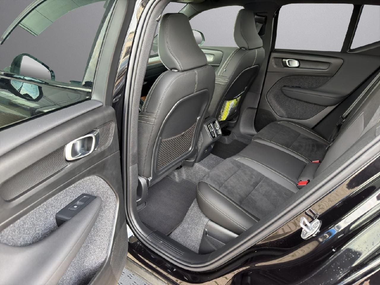 Volvo XC40 Ultra Black Edition AHK* Frontscheibenheiz.