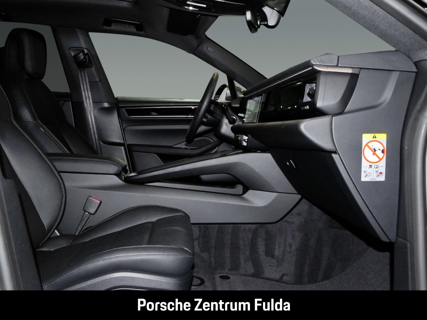 Porsche Macan 4 - Samsaru's Car Outlet
