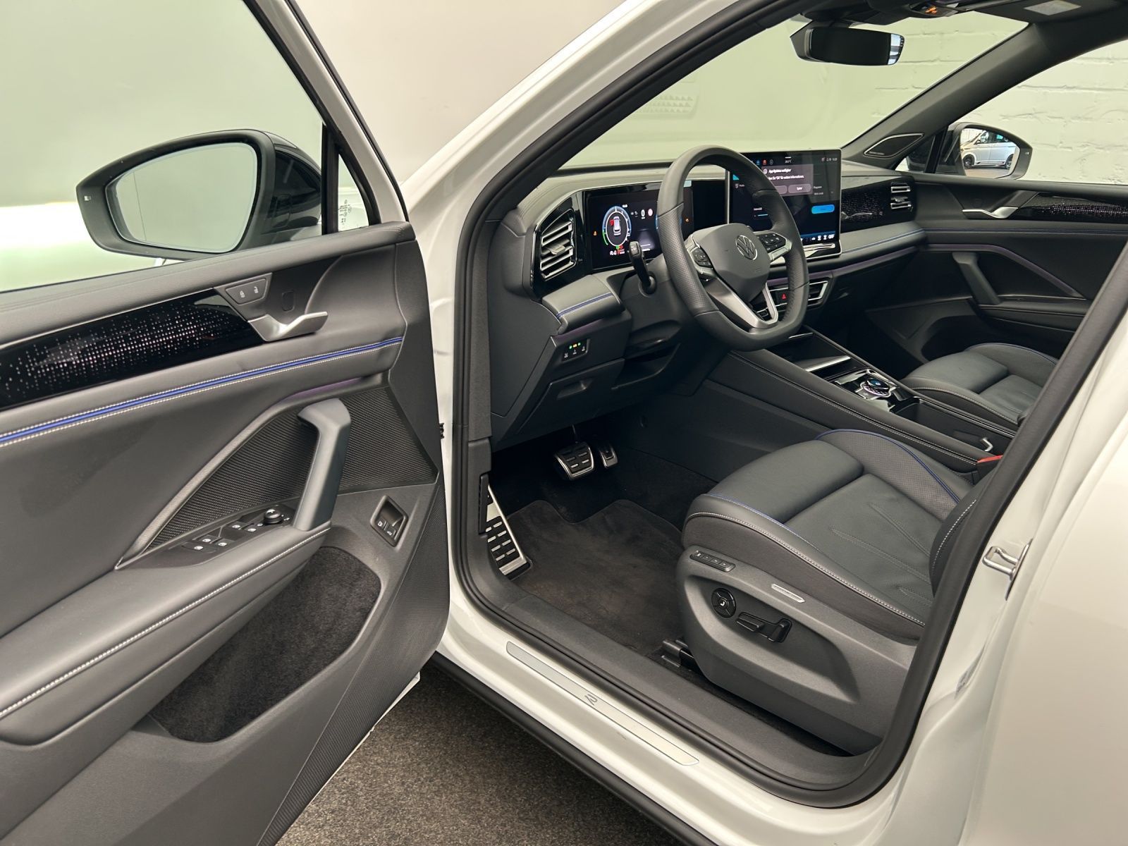 Volkswagen Tiguan R-Line 1.5 TSI eHybrid*NAVI*PANO*LEDER*BL