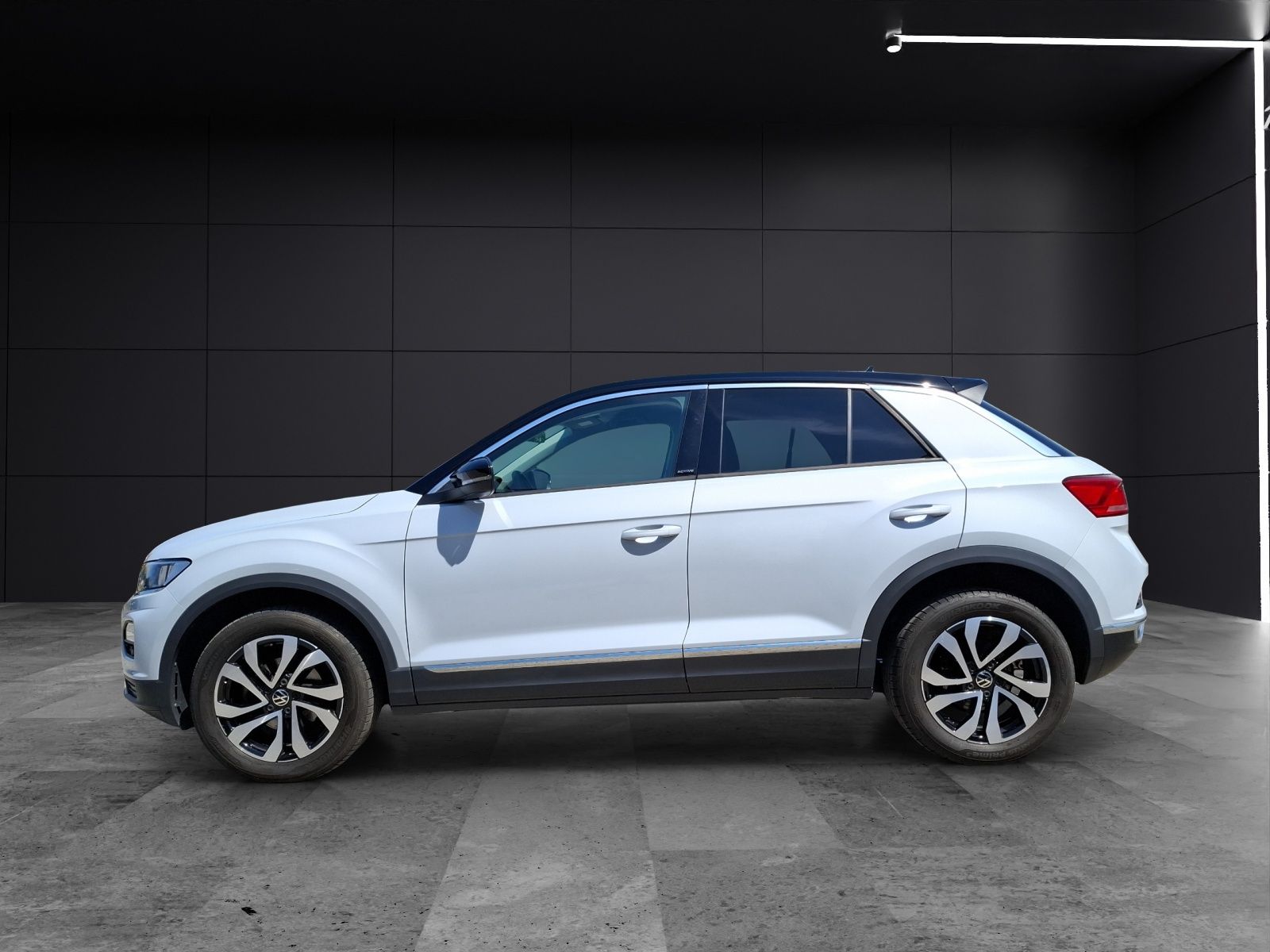 Volkswagen T-Roc TSI Active DSG - Samsaru's Car Outlet