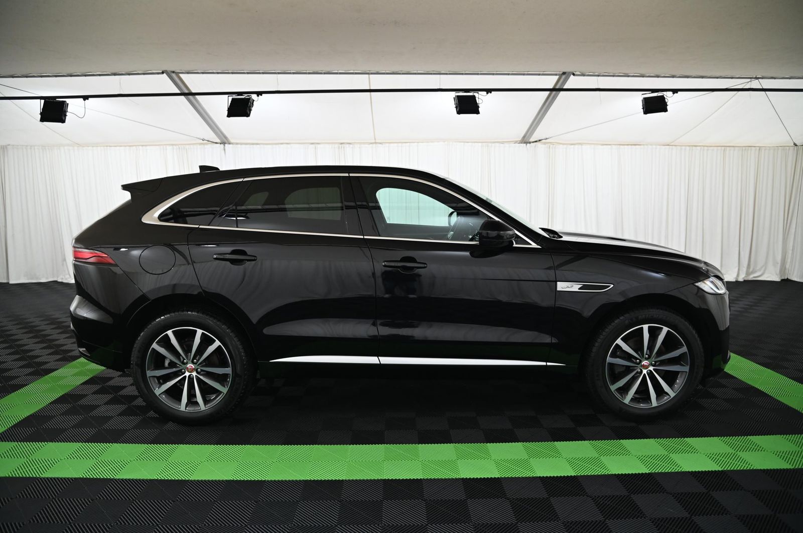 Jaguar F-Pace D200 AWD R-Dynamic SE NAVI/ACC/MERIDIA/20