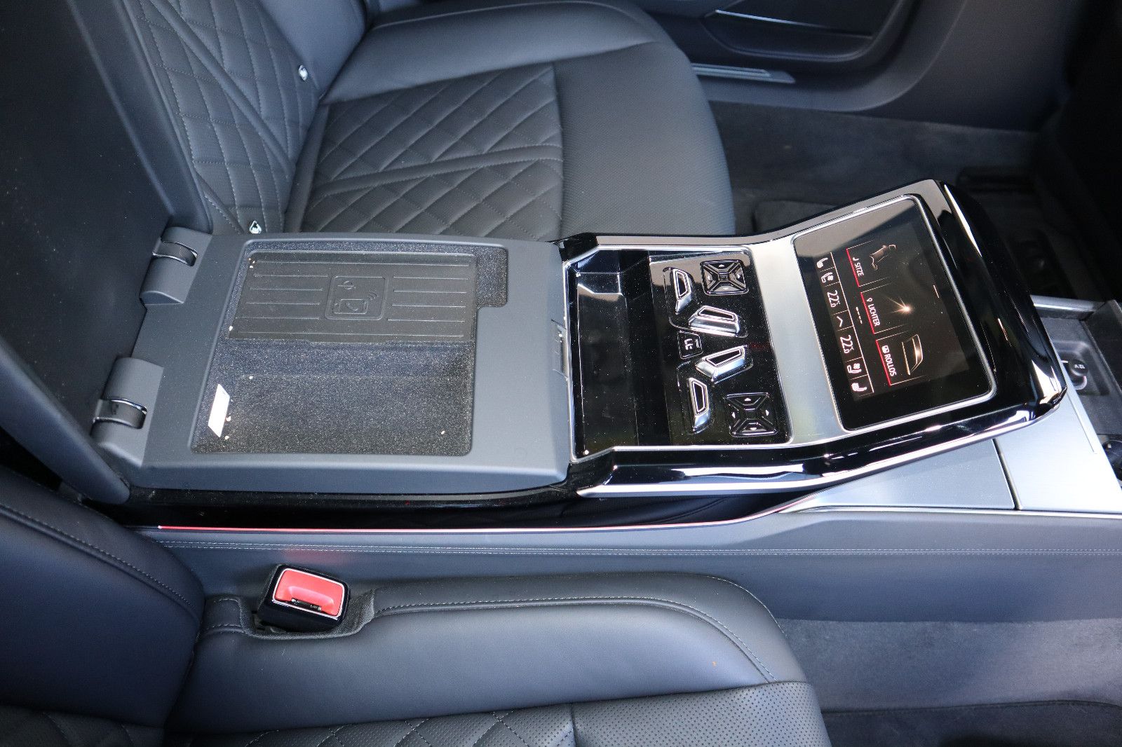 Audi A8L 55 TFSI lang exclusive S-Line - Samsaru's Car Outlet