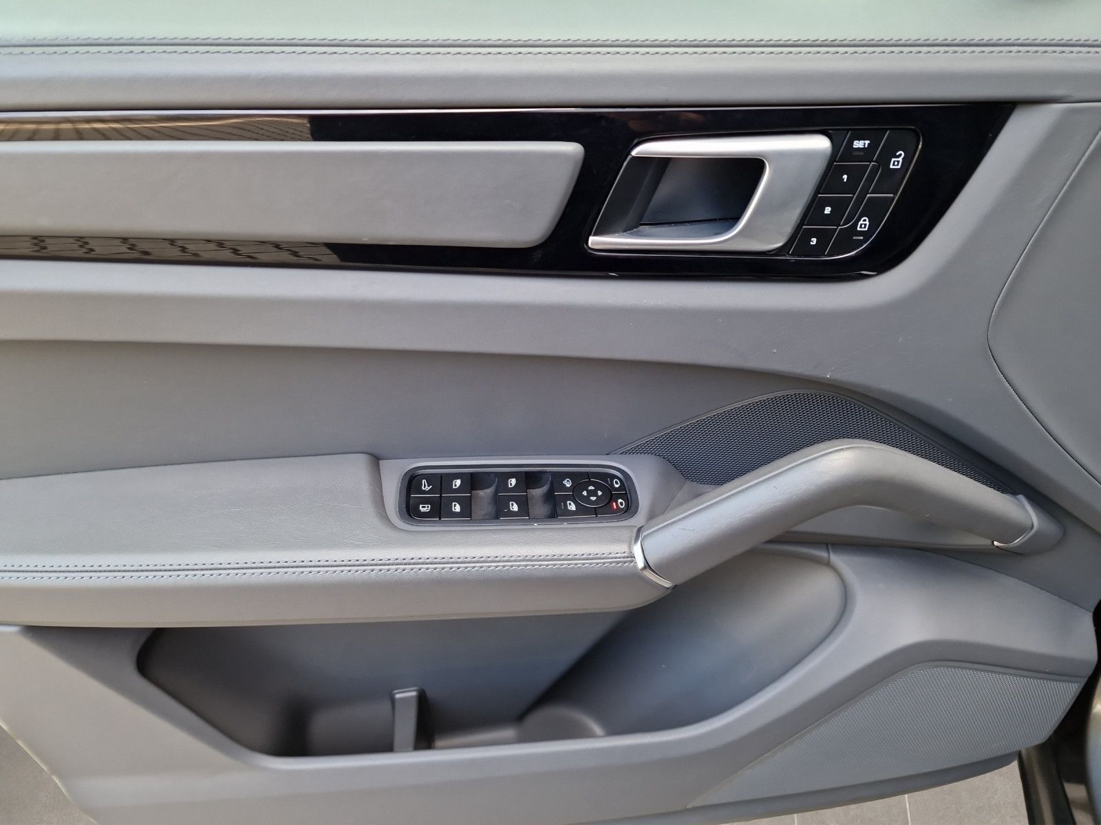 Porsche Cayenne E-Hybrid Coupe Luft HuD 360 14w 21z Inno