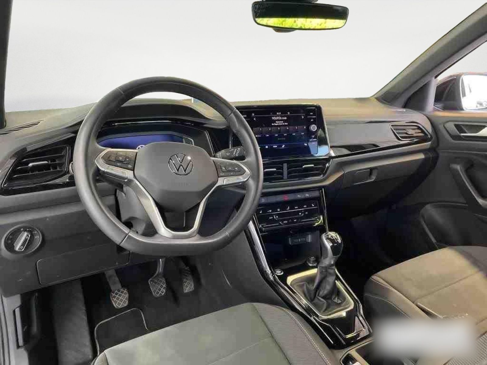 Volkswagen T-Roc 1.0 TSI Style - Samsaru's Car Outlet