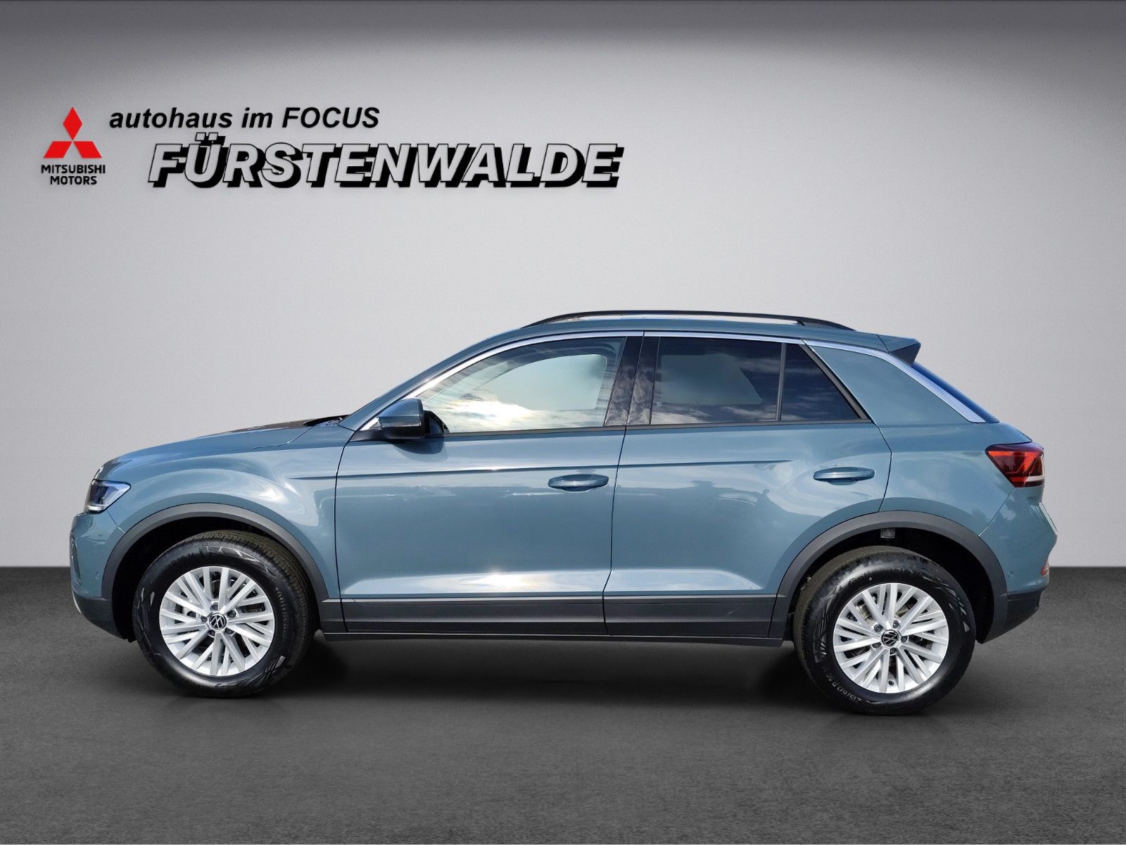 Volkswagen T-Roc 1.0 Life - Samsaru's Car Outlet