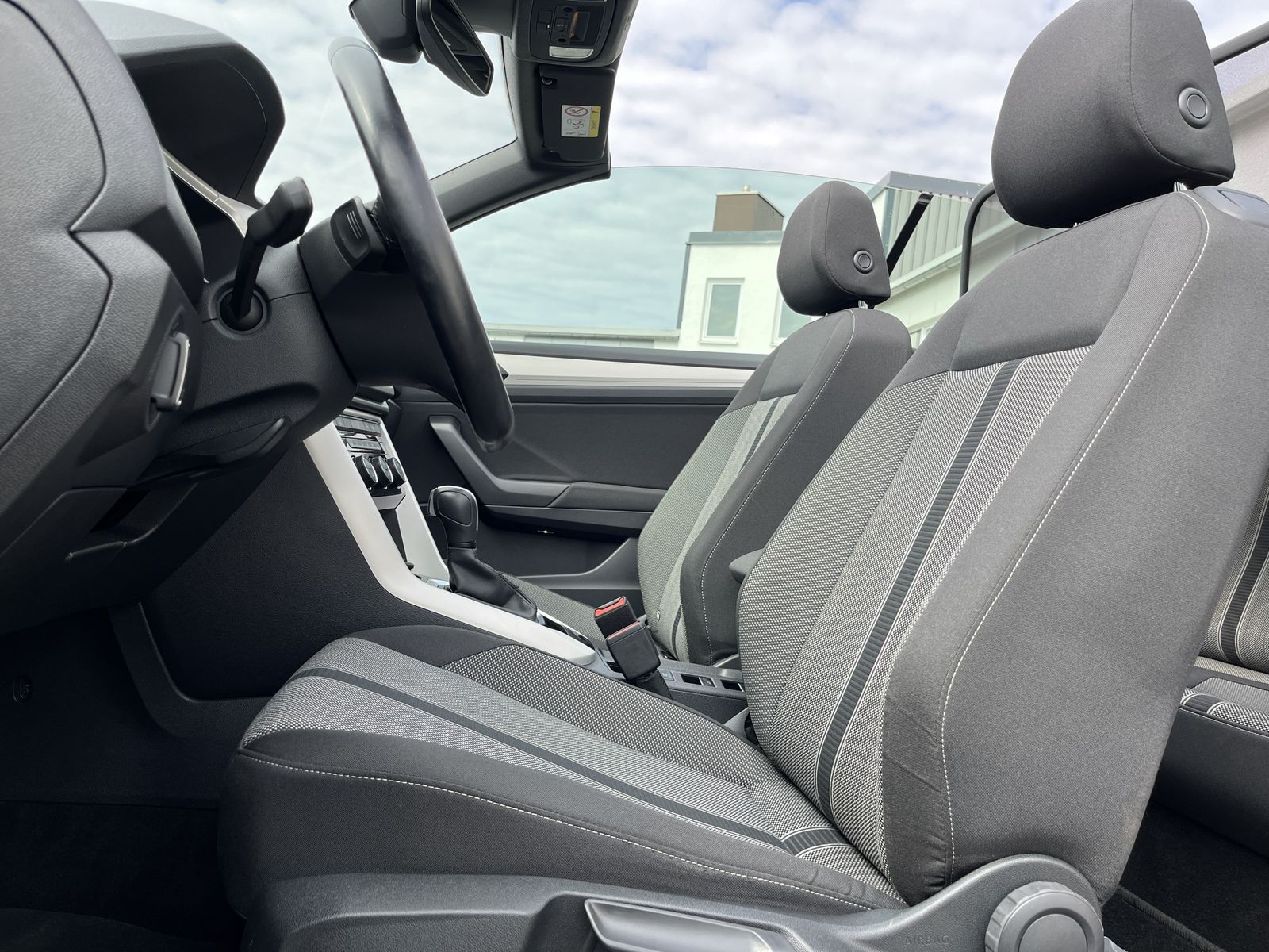 Volkswagen T-Roc Cabriolet 1.5 TSI DSG Style - Samsaru's Car Outlet