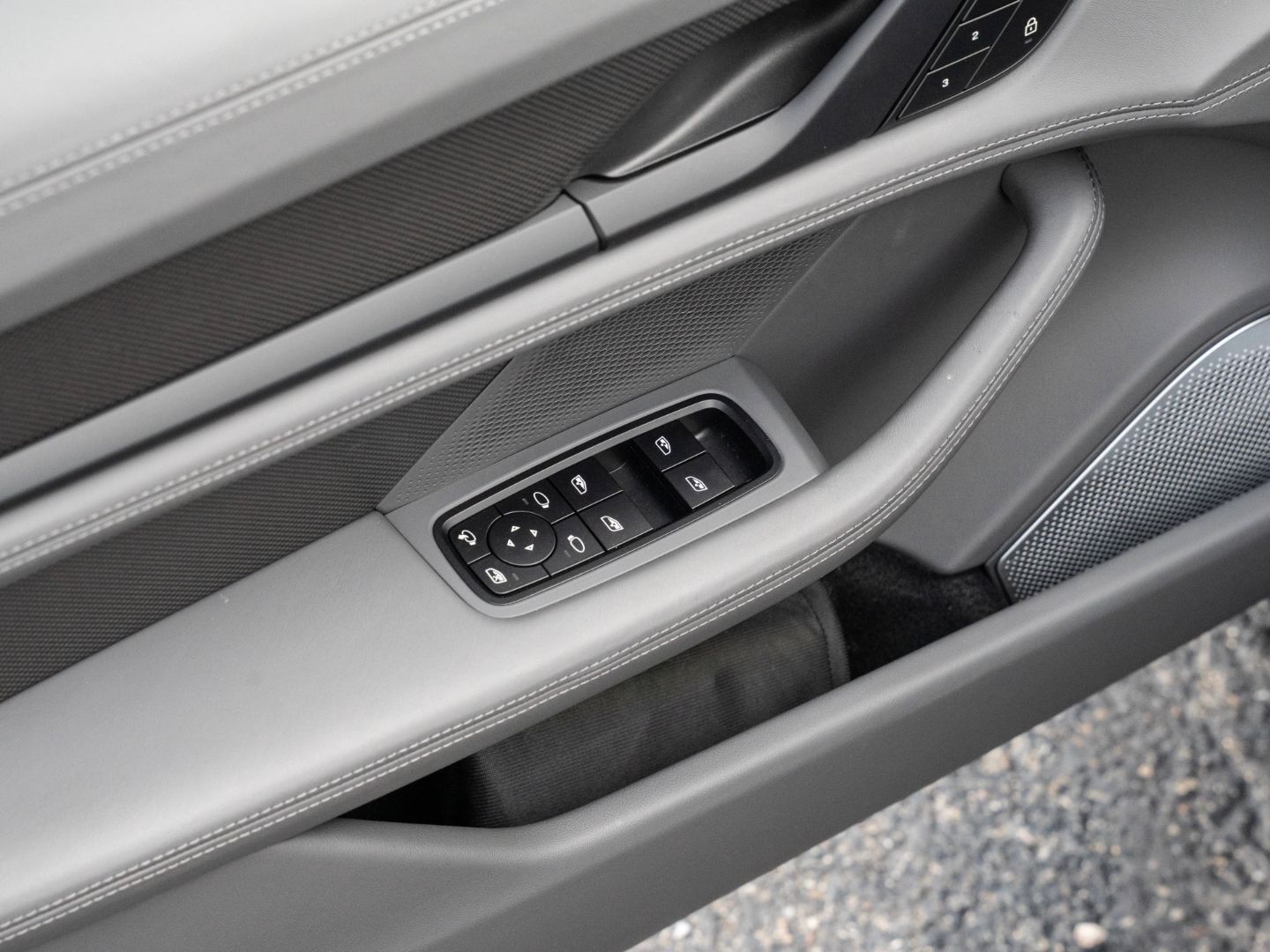 Porsche Taycan Turbo S Cross Turismo Burmester InnoDrive