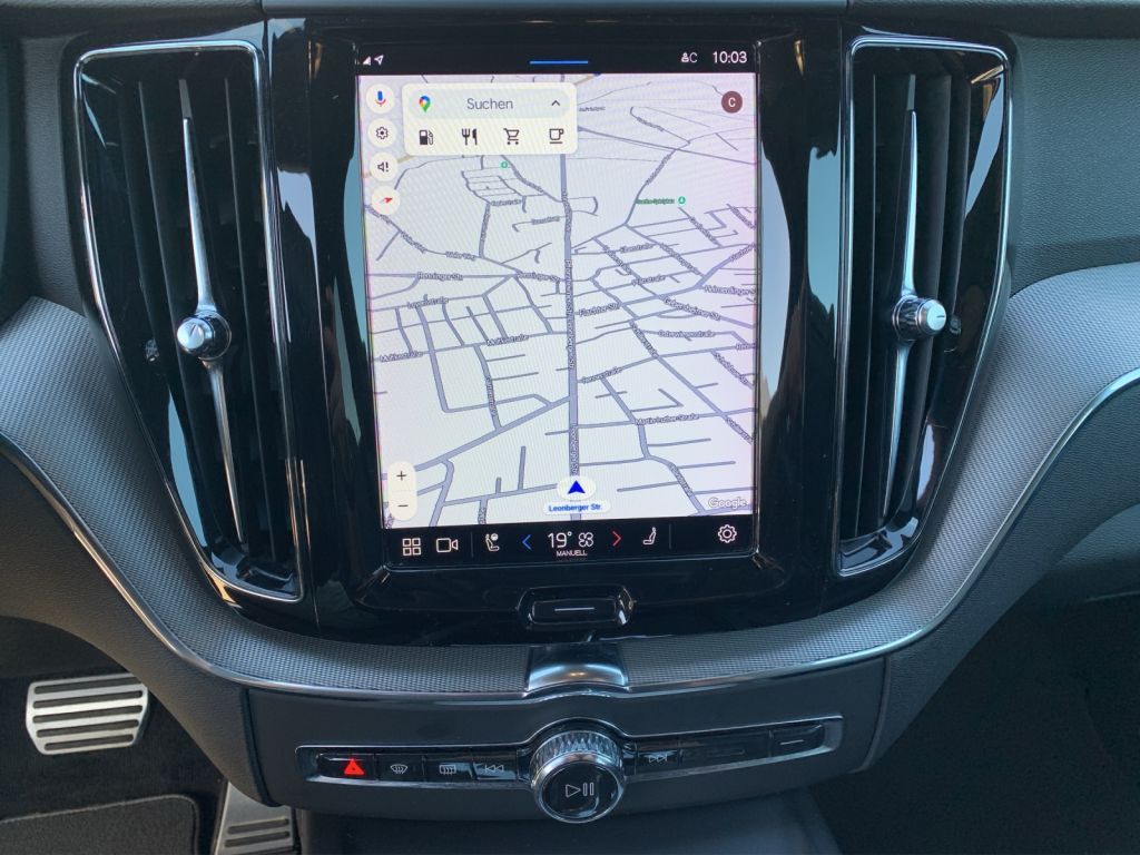 Volvo XC60 B4 D AWD Plus Dark,PANO,AHK,LED