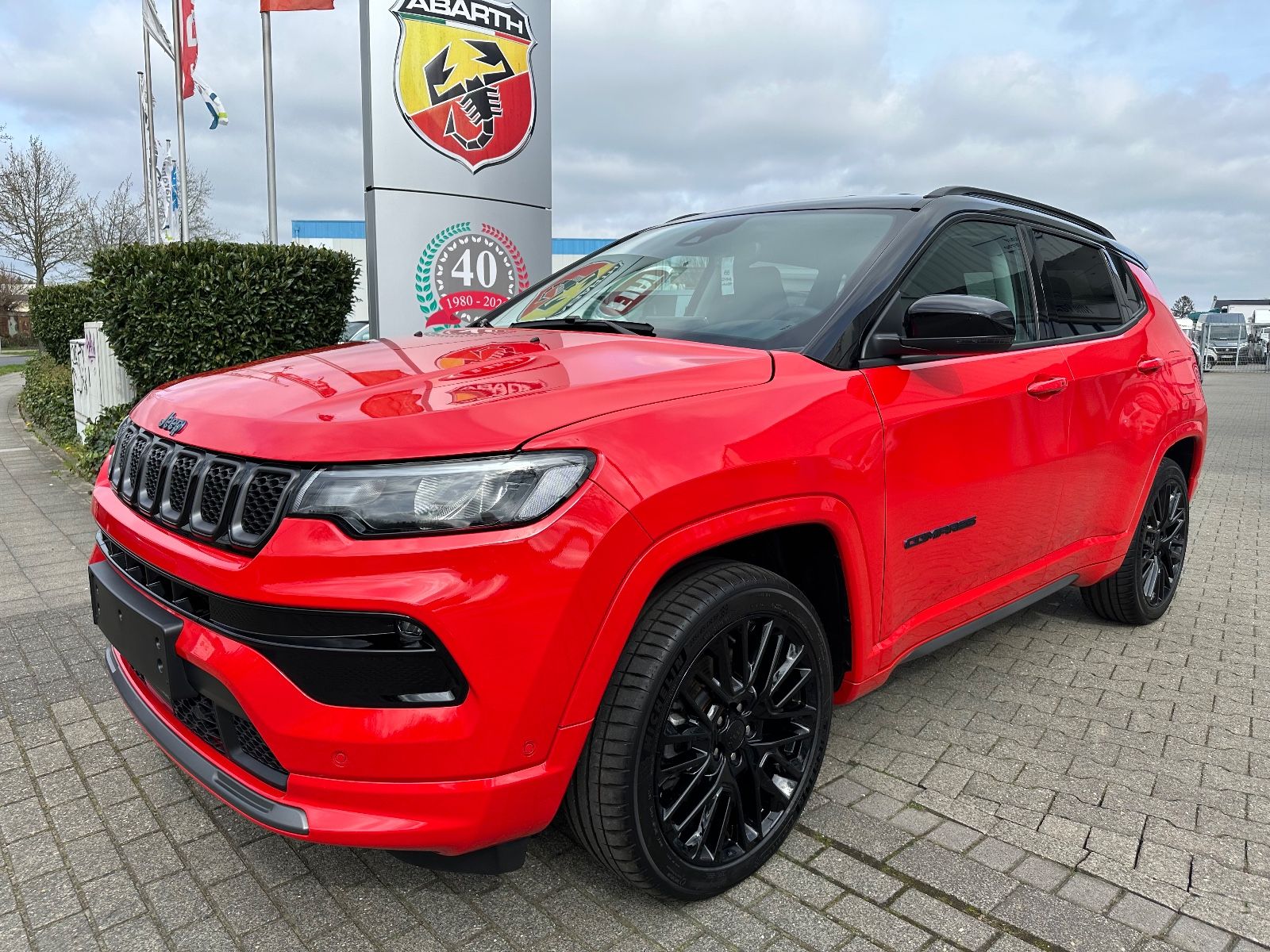 Jeep CompassS Plug-In Hybrid 4WD 8-fach Bereifung AHK