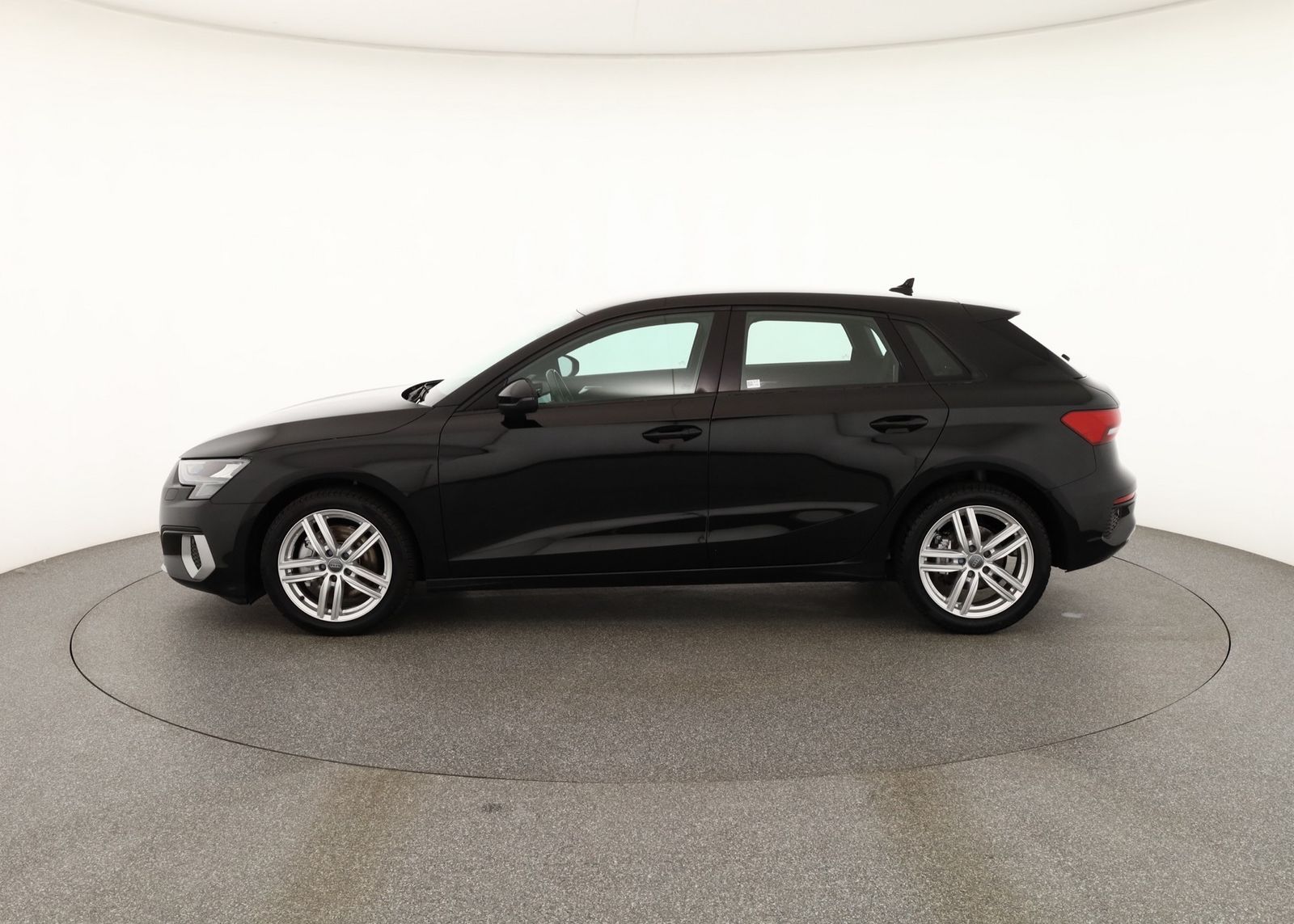 Audi A3 Sportback 35 TFSI S-Tronic - Samsaru's Car Outlet