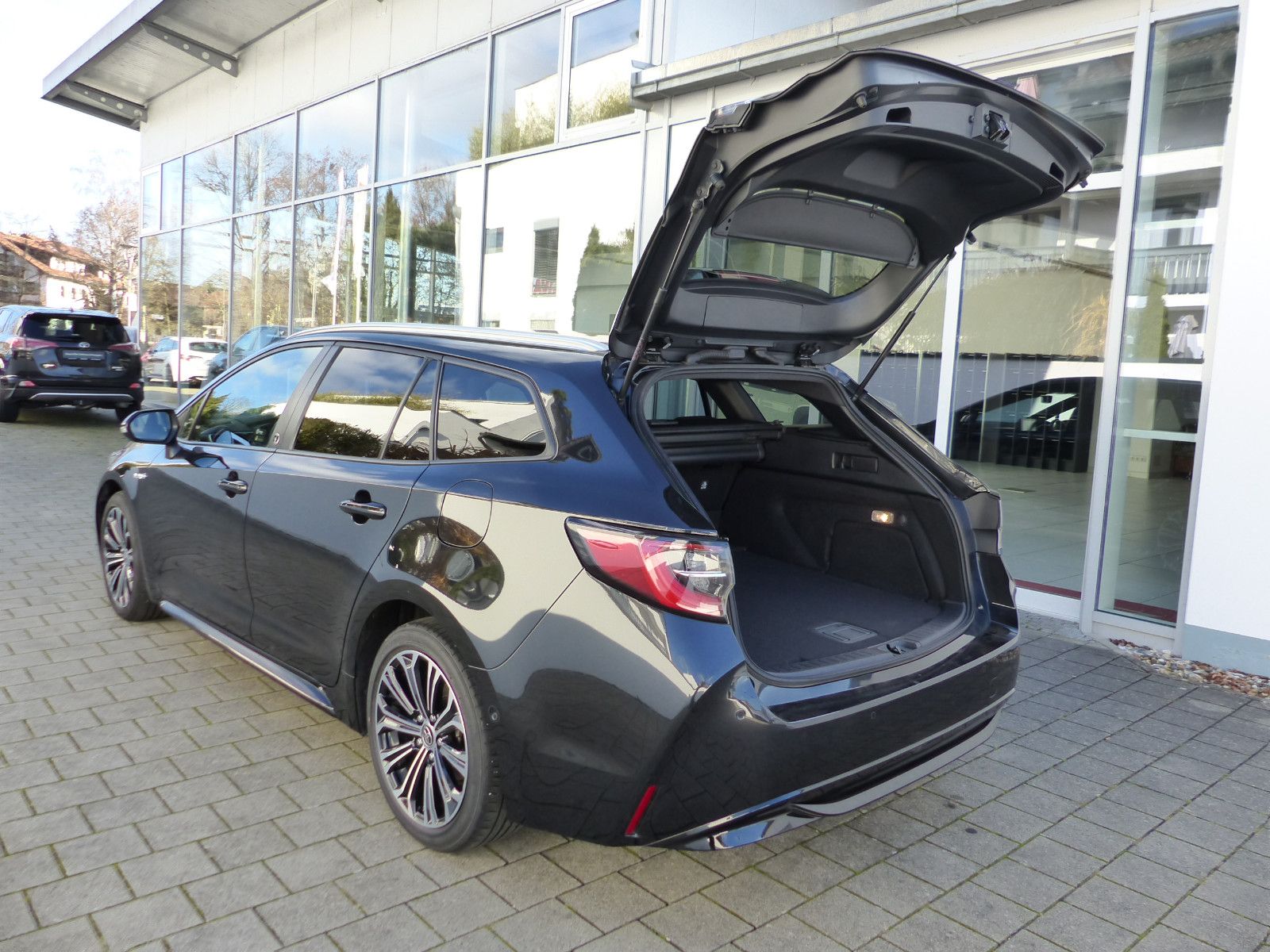 Toyota Corolla TS 2.0 Hybrid Einparkh. Selbstlenkend