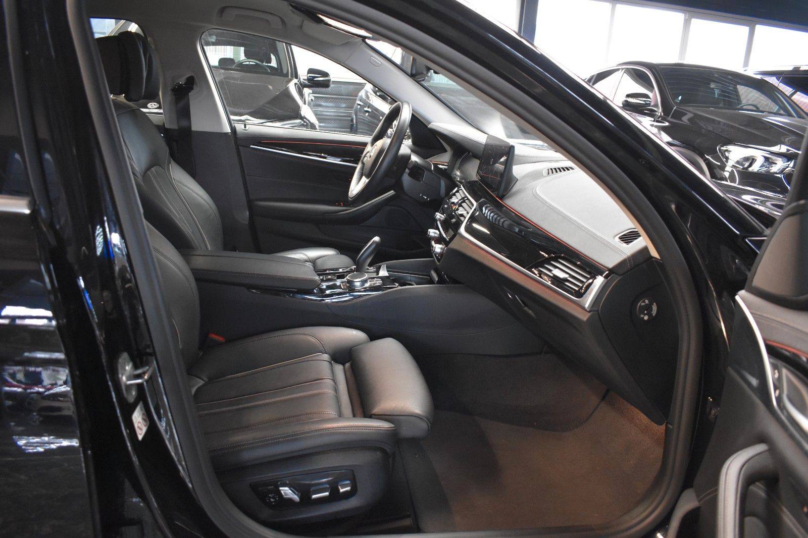 BMW 520 d xDrive Luxury Line*HEAD-UP*ASSIST*HIFI*LED