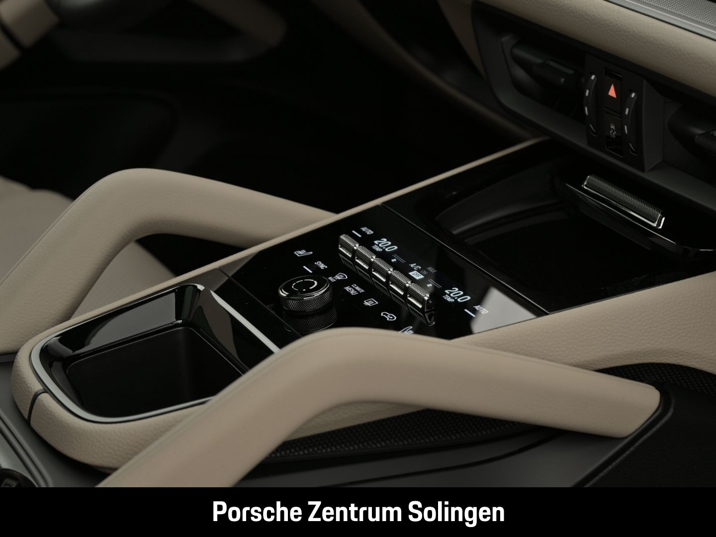 Porsche Cayenne E-Hybrid Panoramadach Bose Beifahrerdisp
