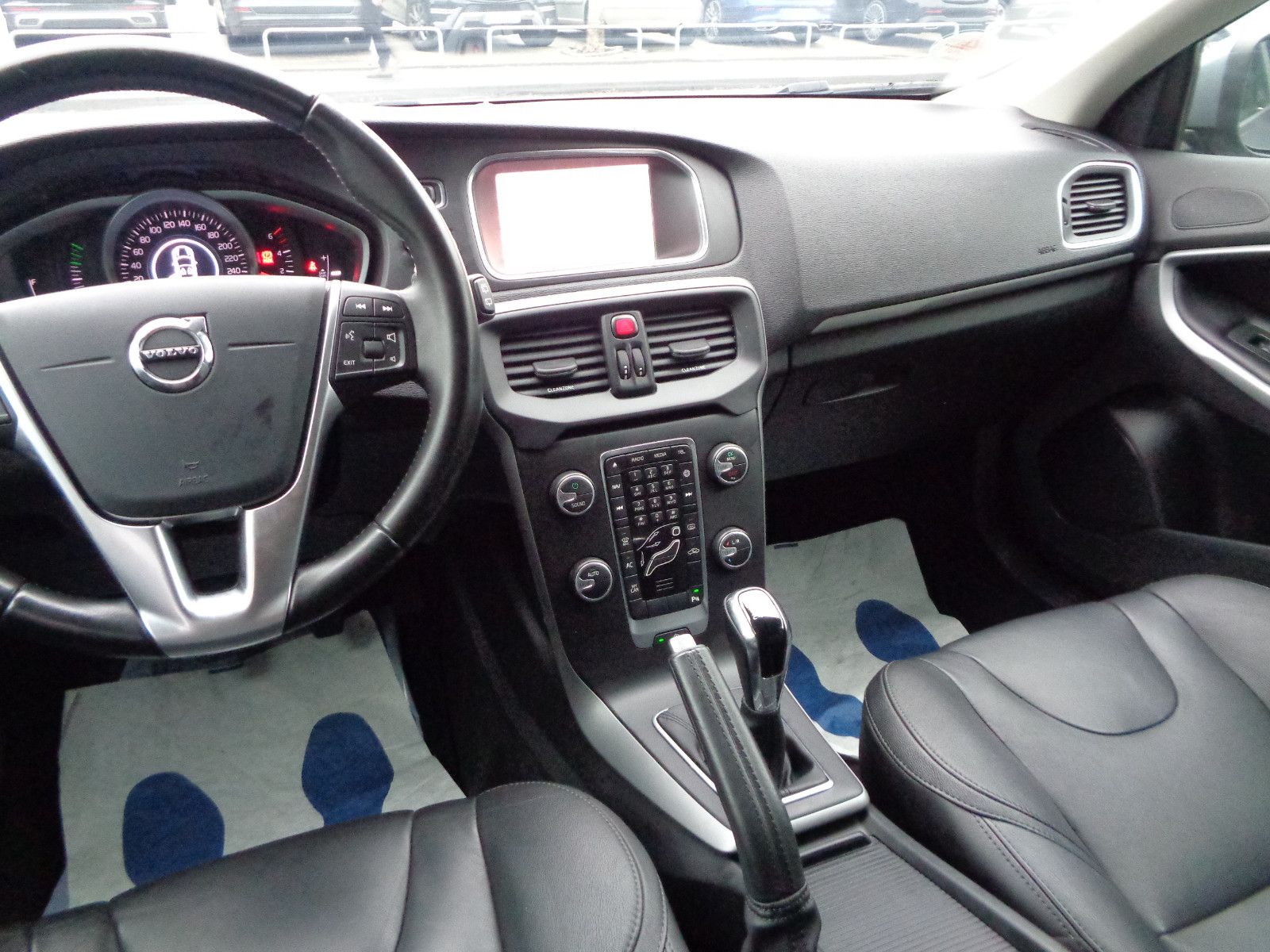 Volvo V40 Black Edition 2.0 D2 Momentum 2.HD*LED*NAVI