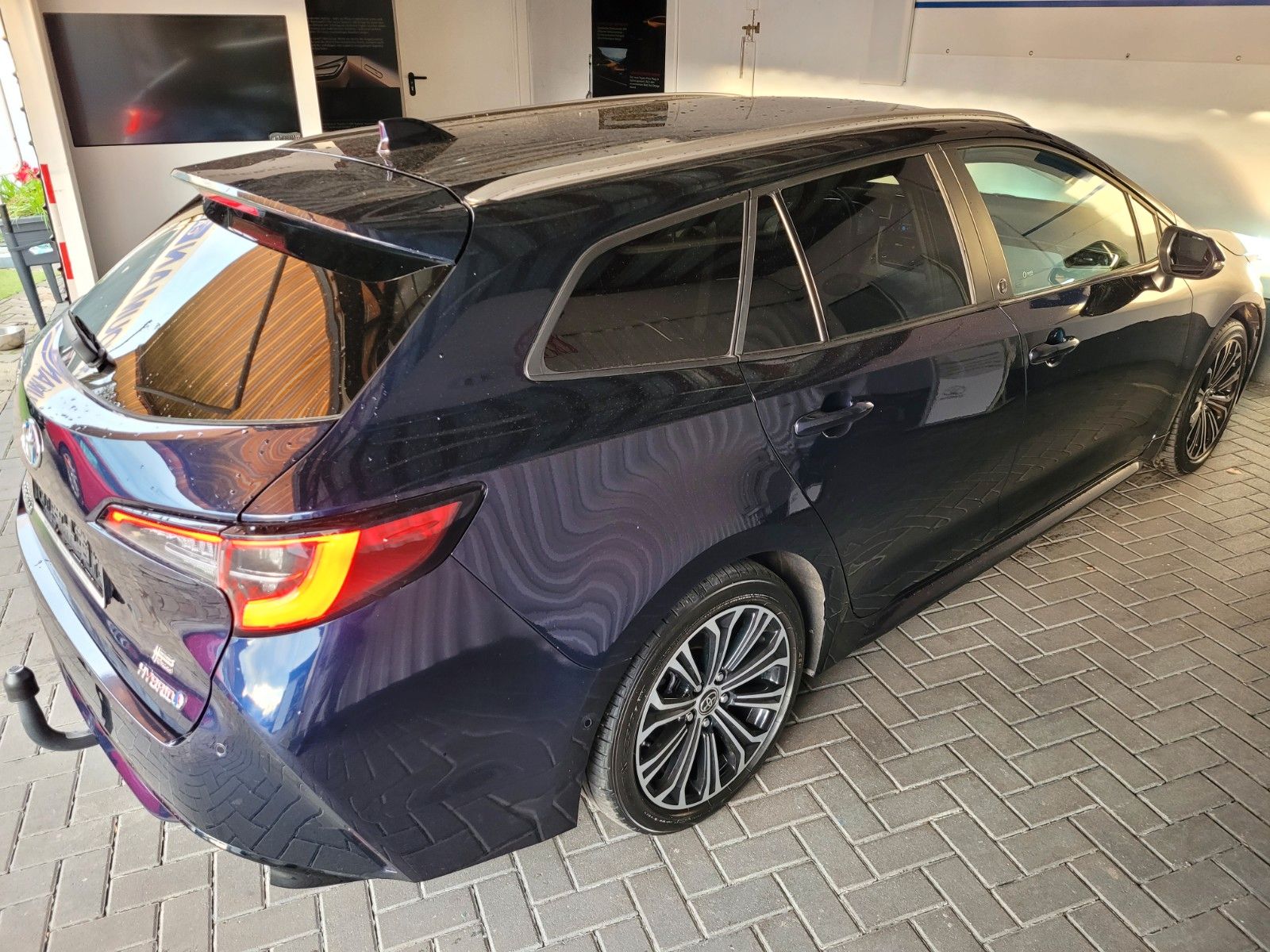 Toyota Corolla Sports Hybrid - Samsaru's Car Outlet