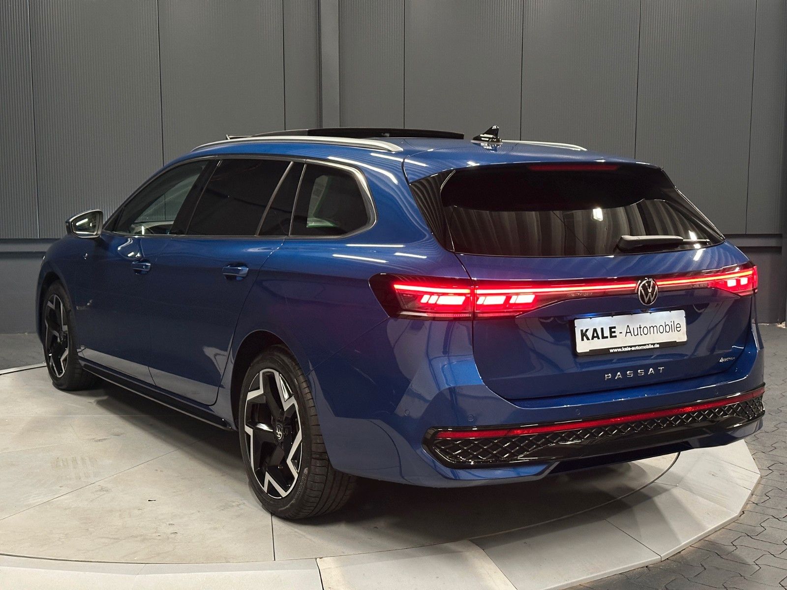Volkswagen Passat Variant 4Motion R-Line *AHK*PANORAMA*HUD*