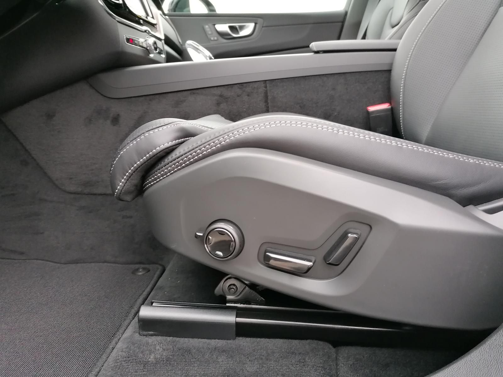 Volvo XC60 T6 AWD Recharge Plus Dark 0,5% 21" FHZ LED