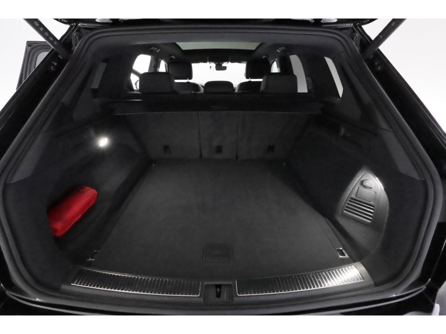 Volkswagen Touareg 3.0 V6TDI 4Motion DSG R-Line+LED+PANO