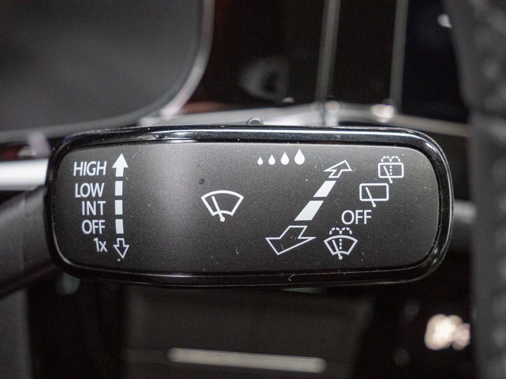 Volkswagen T6.1 Multivan 2.0TDI DSG - Samsaru's Car Outlet