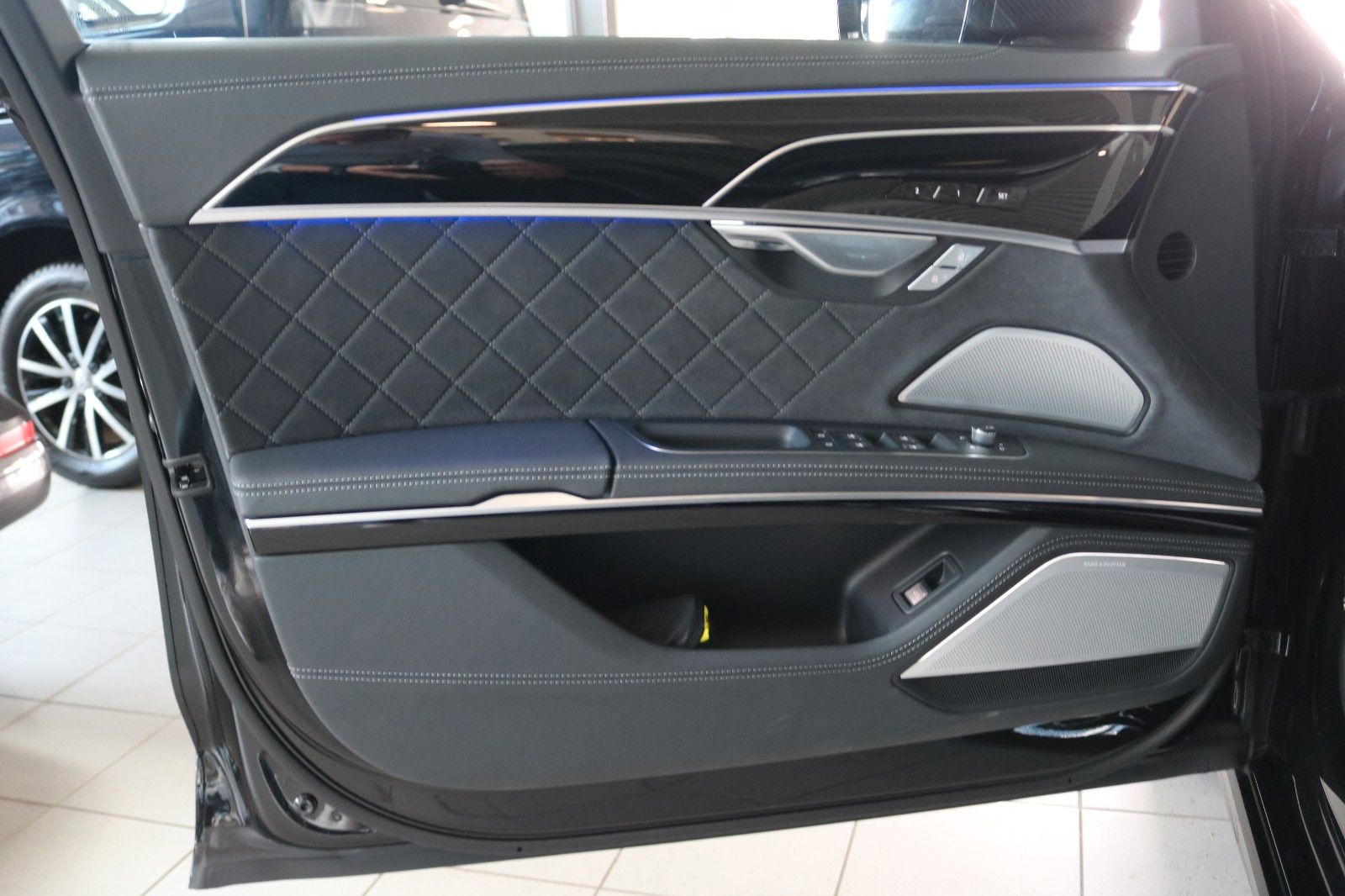 Audi A8 L 50 TDI Lang S line - Samsaru's Car Outlet