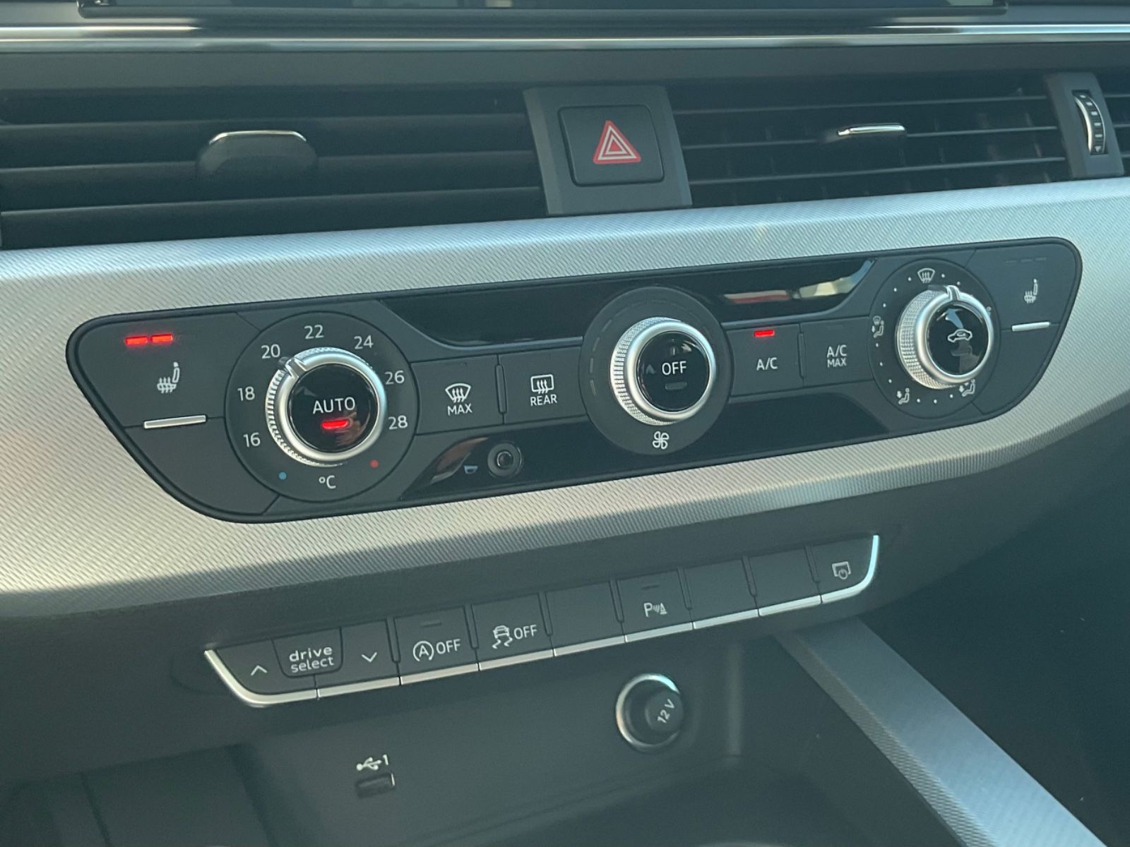 Audi A4 Av.40 TFSI S line S-tronic - Samsaru's Car Outlet