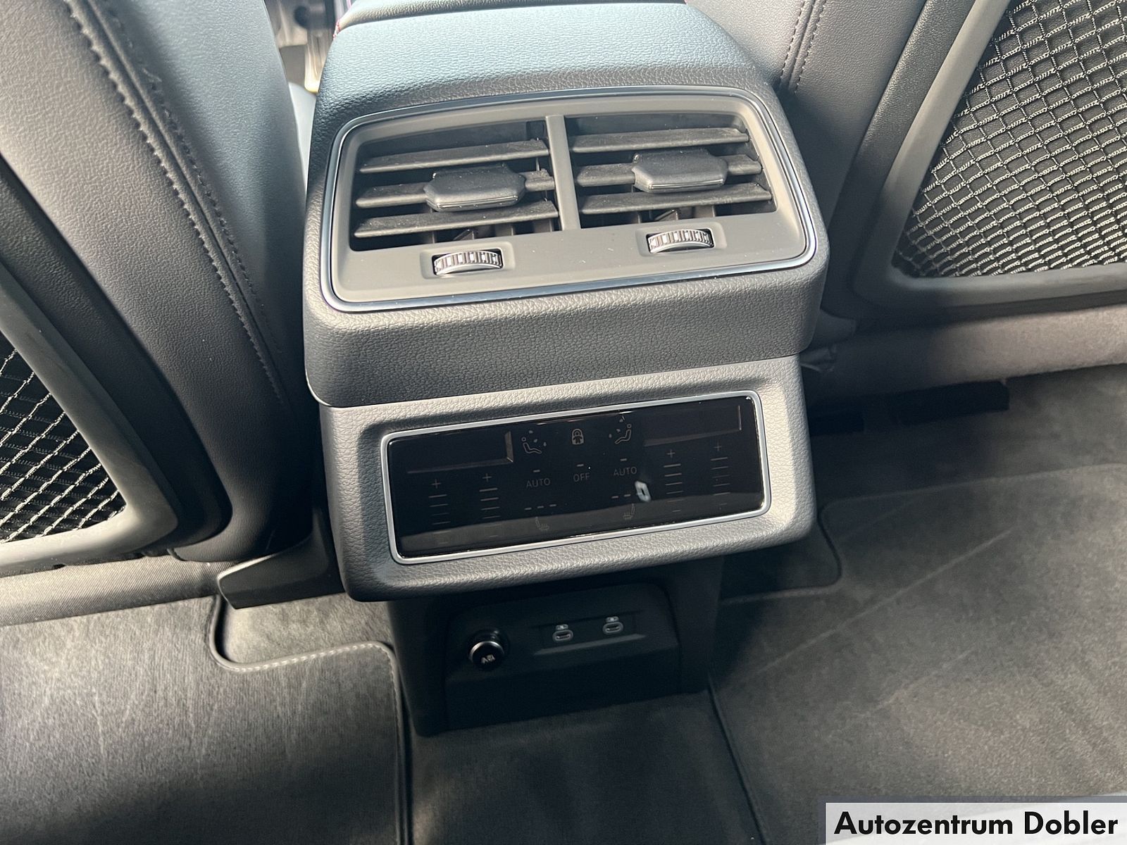 Audi Q8 Sportback e-tron S line 55 AHK Glasdach Navi