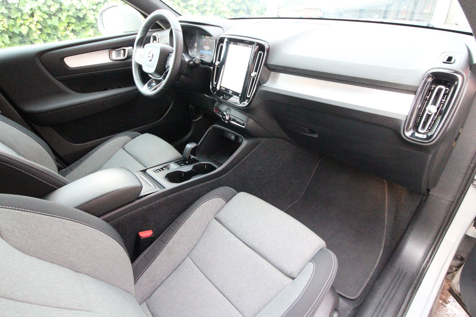 Volvo XC40 Core B3 - Samsaru's Car Outlet