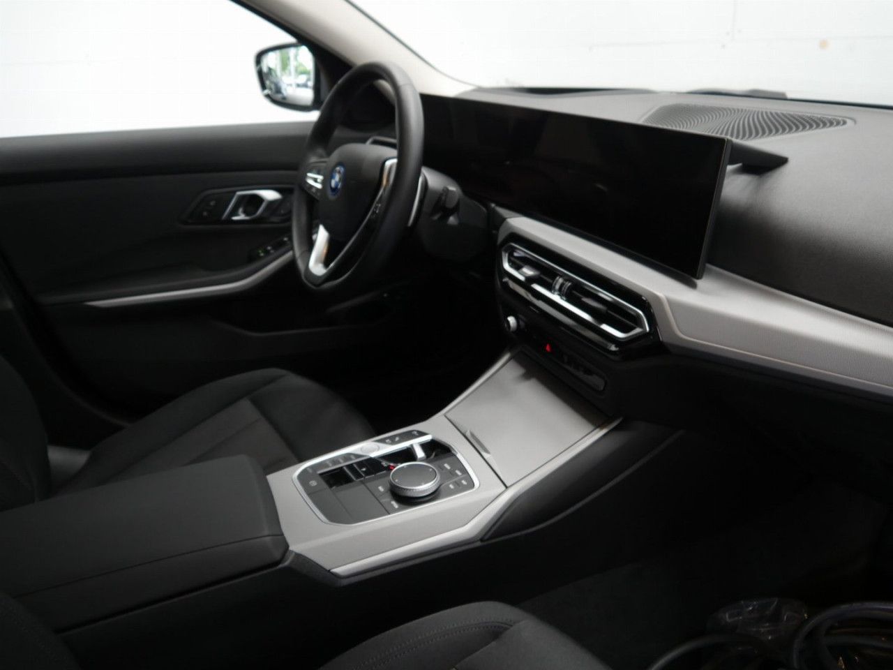 BMW 330 Touring Plug-in Hybrid - Samsaru's Car Outlet