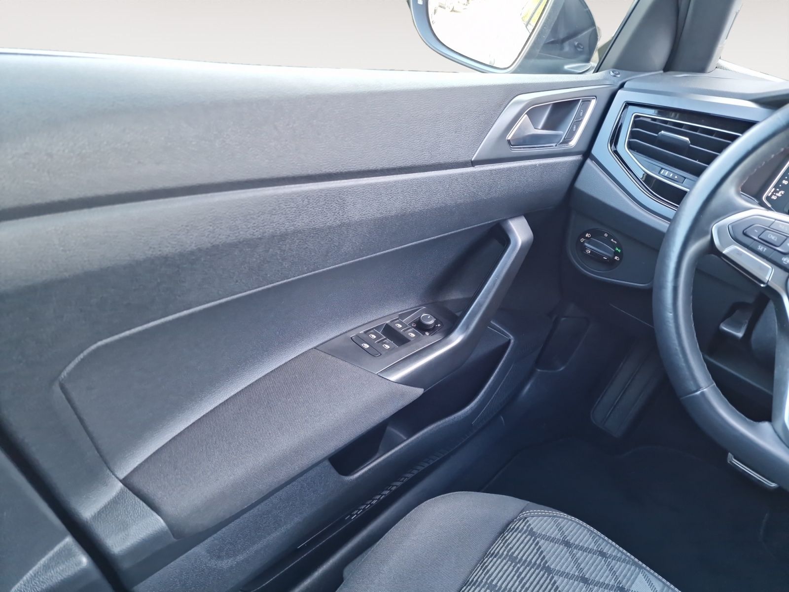 Volkswagen Taigo 1.0 TSI R-Line - Samsaru's Car Outlet