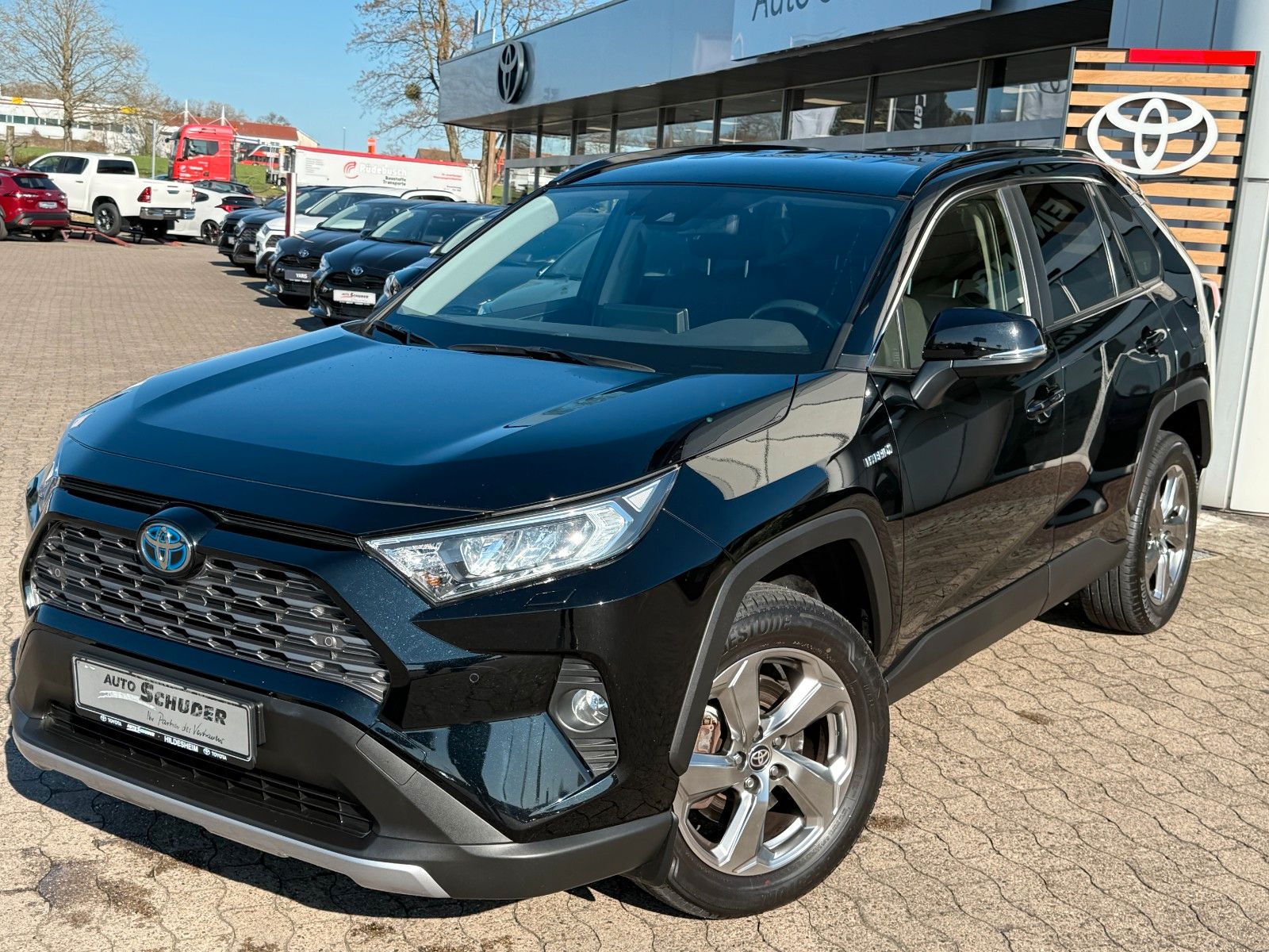 Toyota RAV4 Hybrid 4x2 Team - Samsaru's Car Outlet