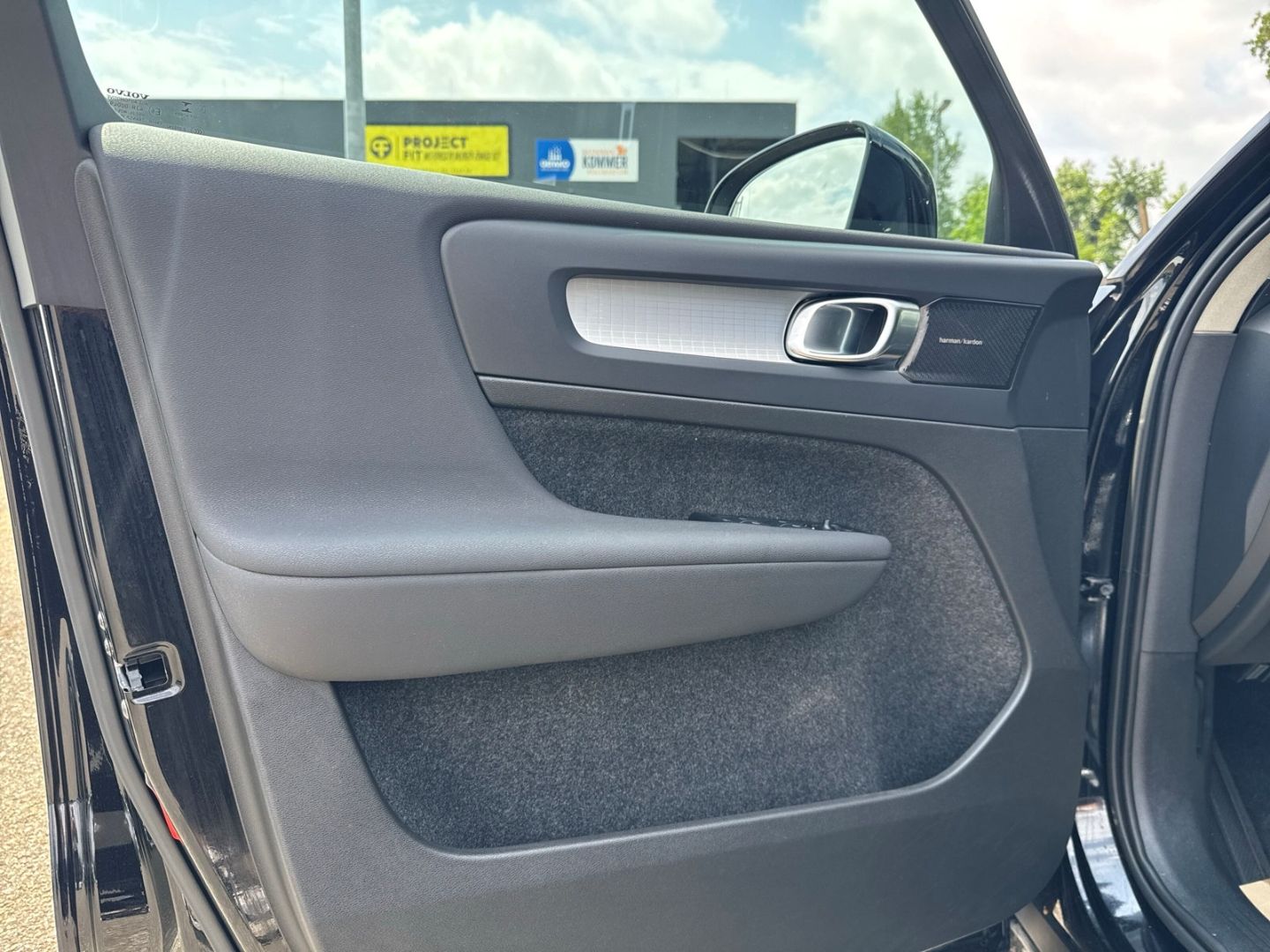 Volvo XC40 Momentum Pro 2WD T3 - Samsaru's Car Outlet